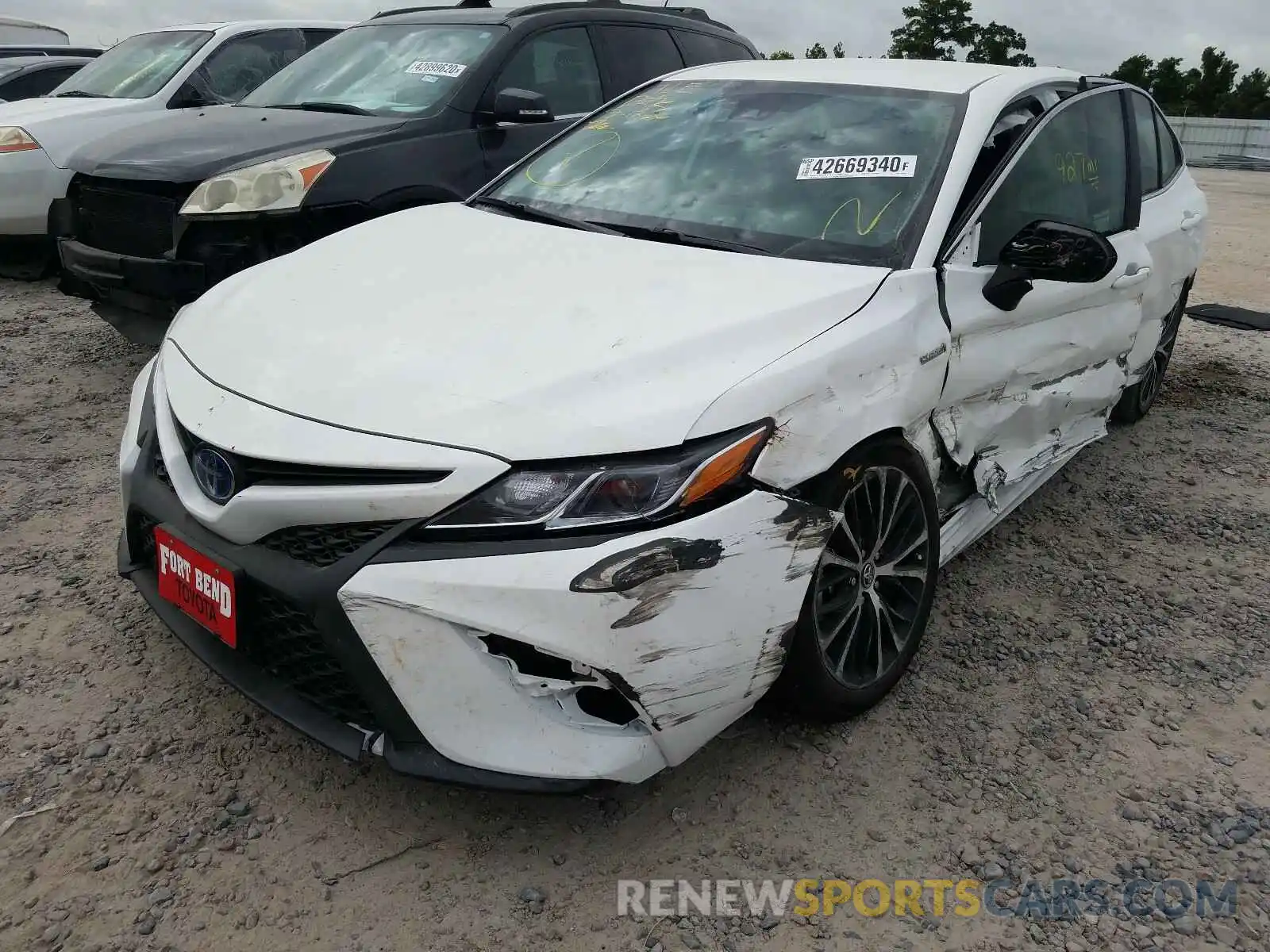 2 Photograph of a damaged car 4T1G31AK6LU530526 TOYOTA CAMRY 2020