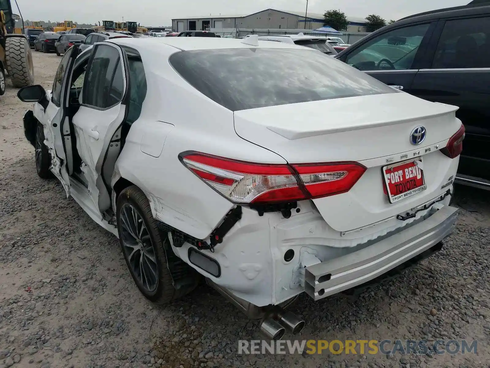 3 Photograph of a damaged car 4T1G31AK6LU530526 TOYOTA CAMRY 2020