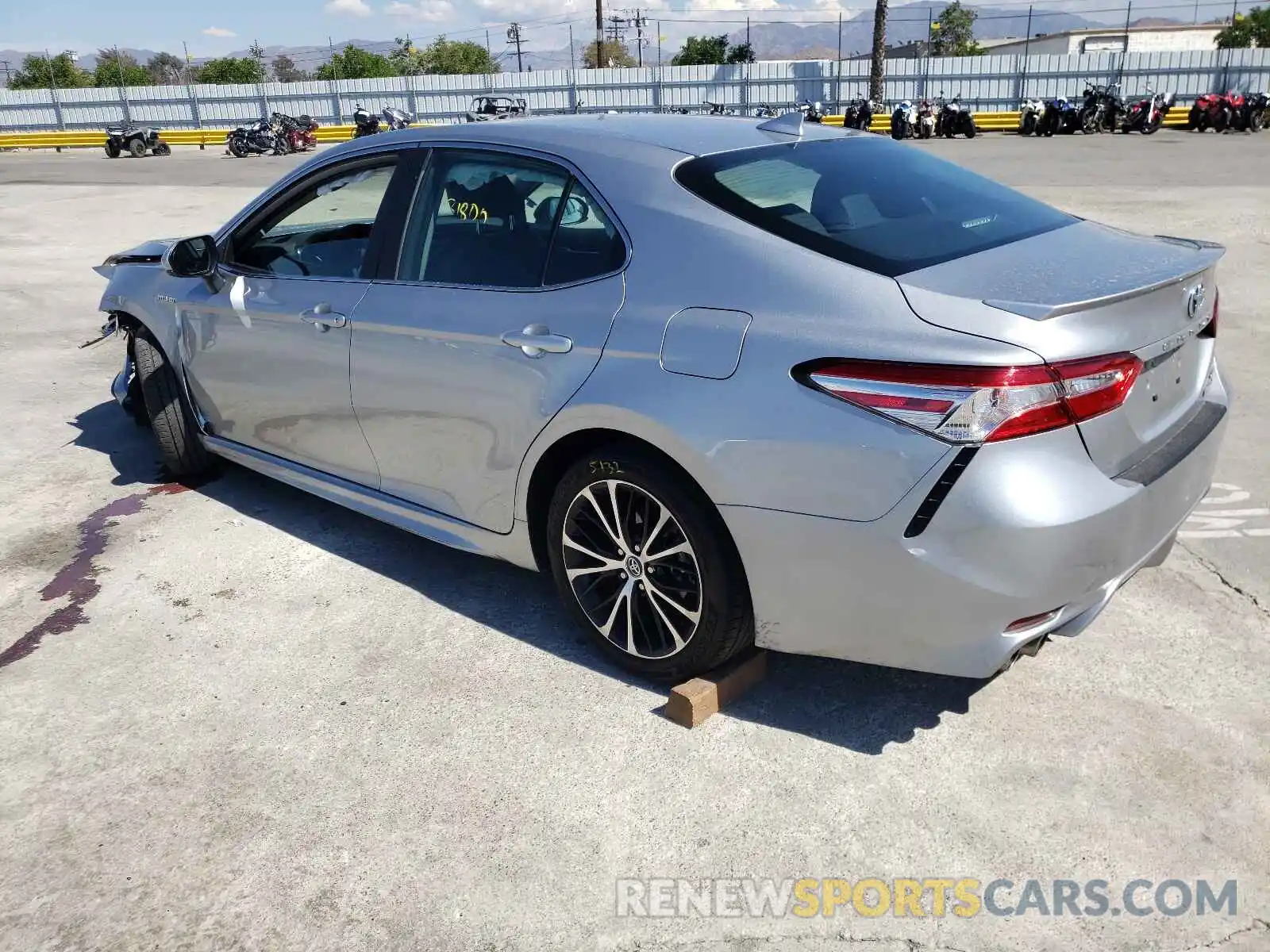 3 Photograph of a damaged car 4T1G31AK7LU011713 TOYOTA CAMRY 2020