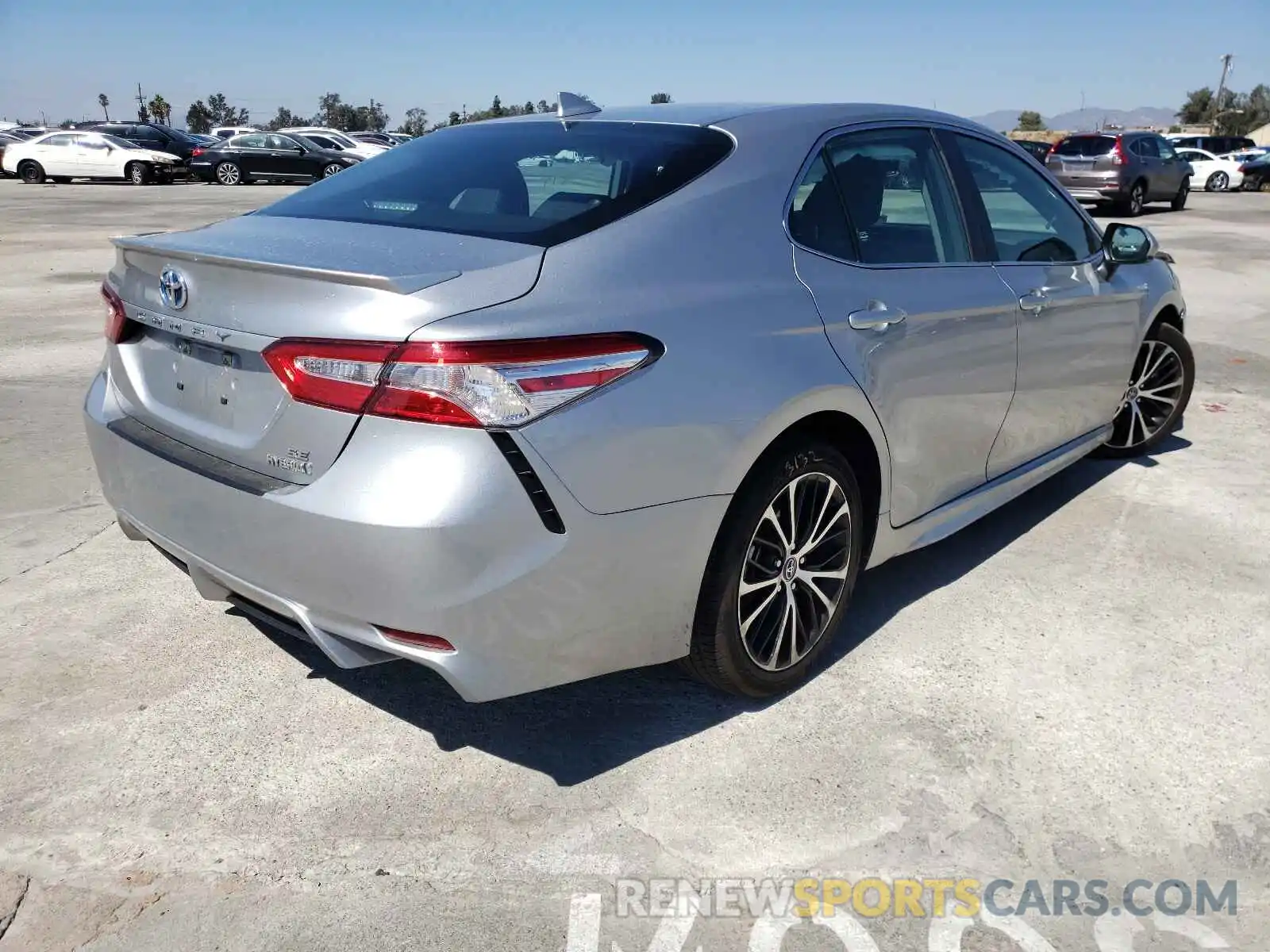 4 Photograph of a damaged car 4T1G31AK7LU011713 TOYOTA CAMRY 2020