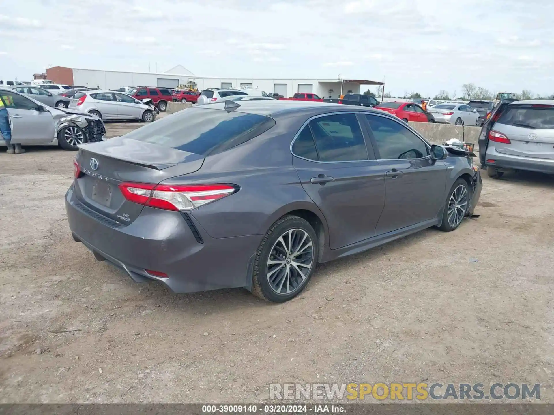 4 Photograph of a damaged car 4T1G31AK7LU544953 TOYOTA CAMRY 2020