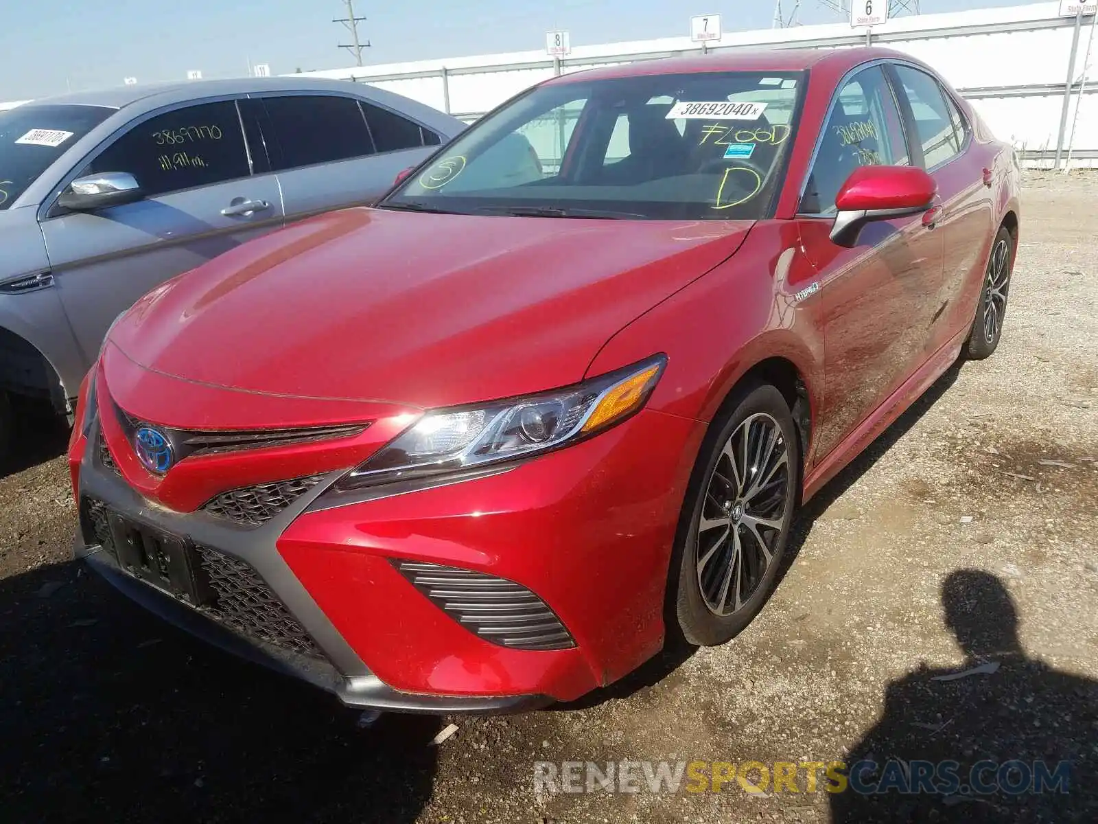 2 Photograph of a damaged car 4T1G31AK8LU010957 TOYOTA CAMRY 2020