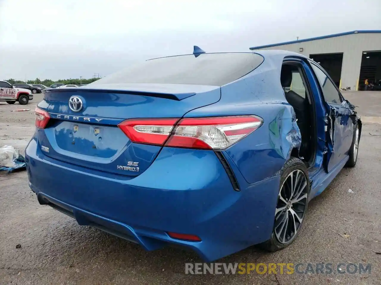 4 Photograph of a damaged car 4T1G31AK8LU019450 TOYOTA CAMRY 2020