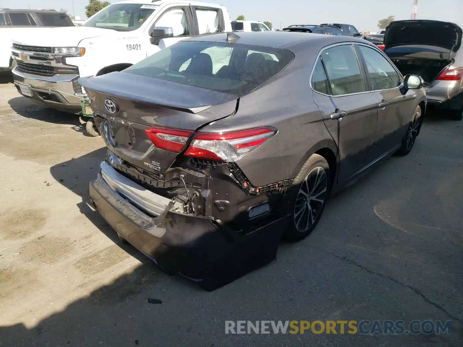 4 Photograph of a damaged car 4T1G31AK8LU529538 TOYOTA CAMRY 2020