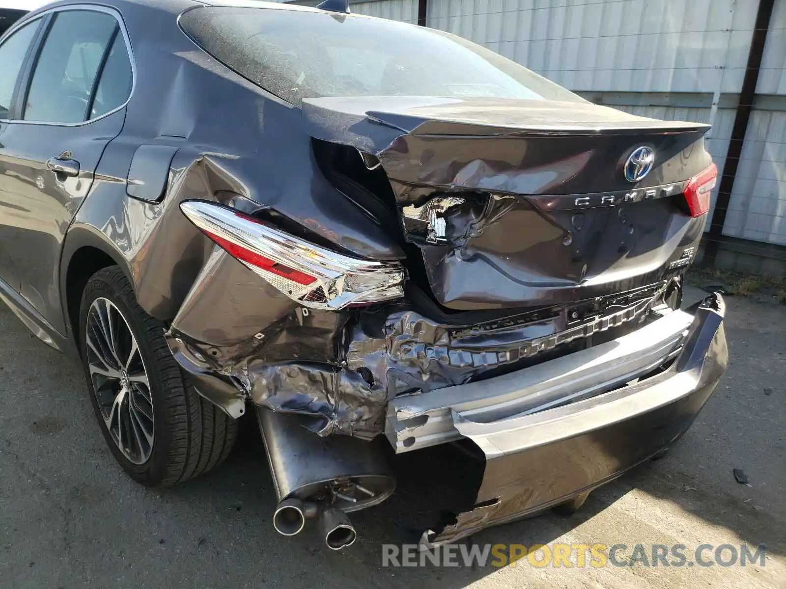 9 Photograph of a damaged car 4T1G31AK8LU529538 TOYOTA CAMRY 2020