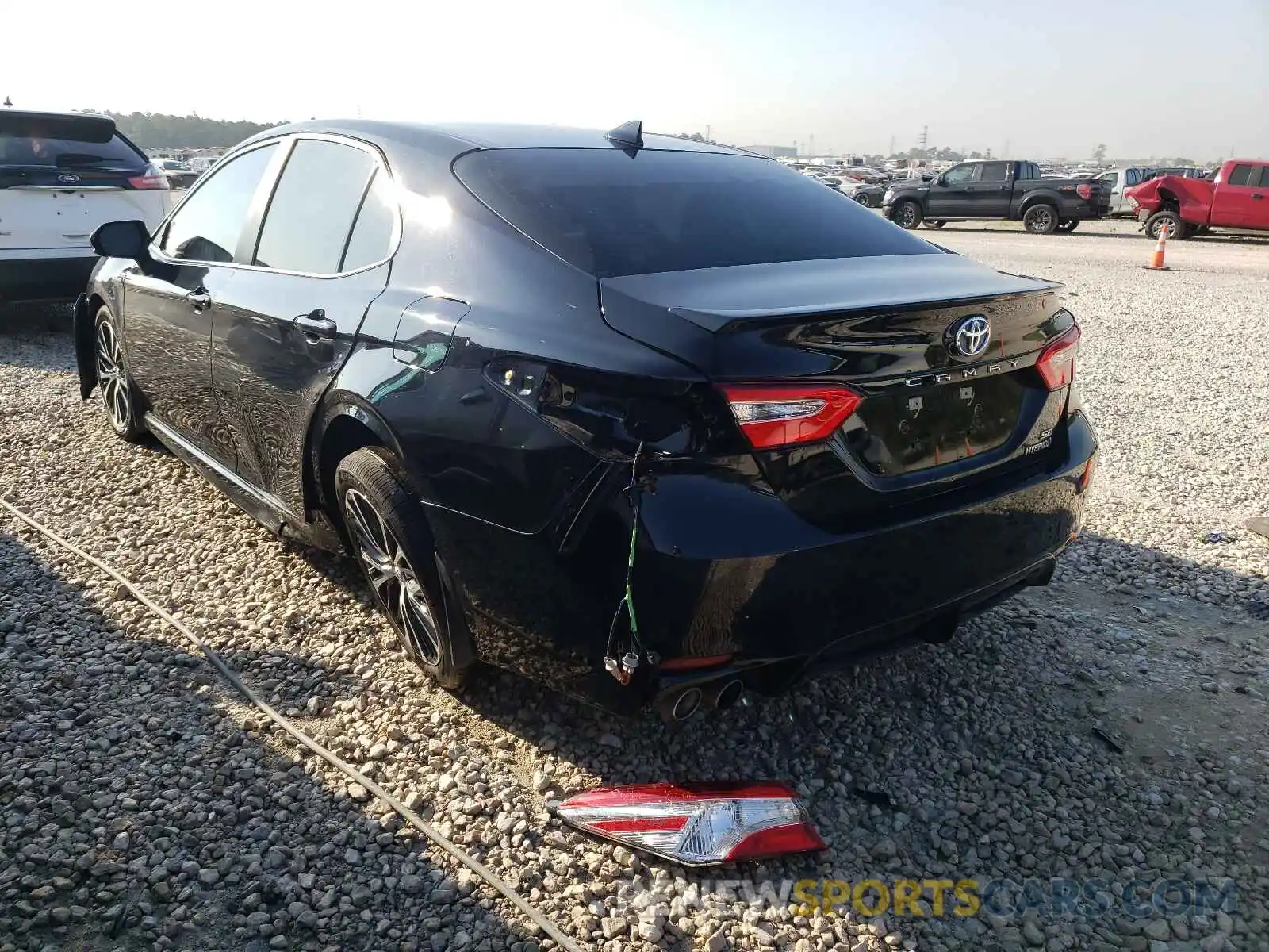 3 Photograph of a damaged car 4T1G31AK8LU531421 TOYOTA CAMRY 2020