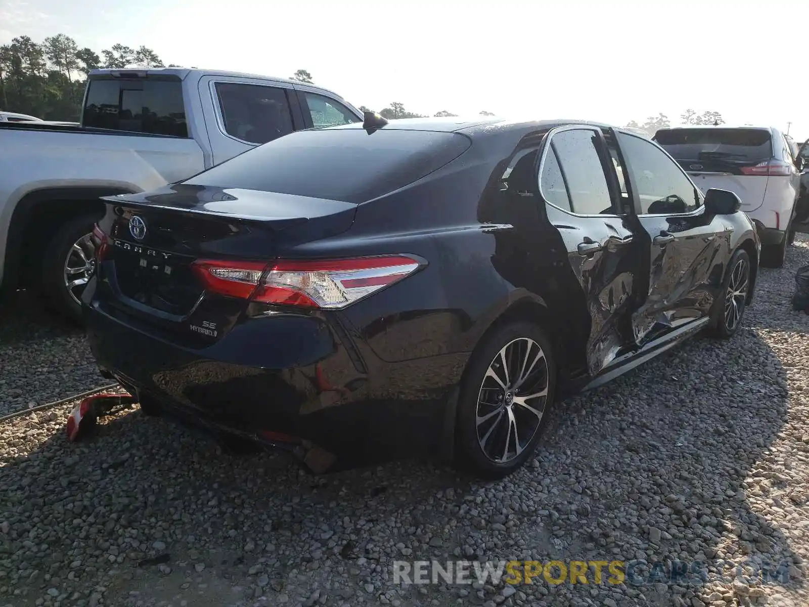 4 Photograph of a damaged car 4T1G31AK8LU531421 TOYOTA CAMRY 2020