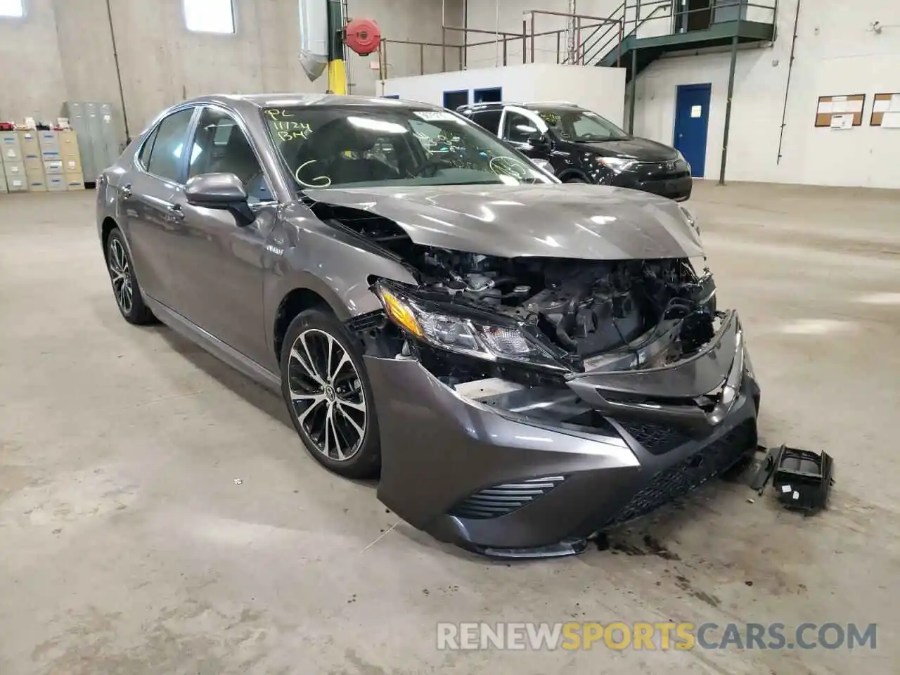 1 Photograph of a damaged car 4T1G31AK8LU534075 TOYOTA CAMRY 2020