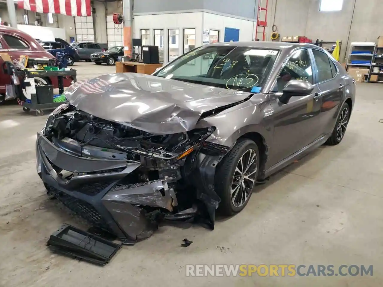 2 Photograph of a damaged car 4T1G31AK8LU534075 TOYOTA CAMRY 2020