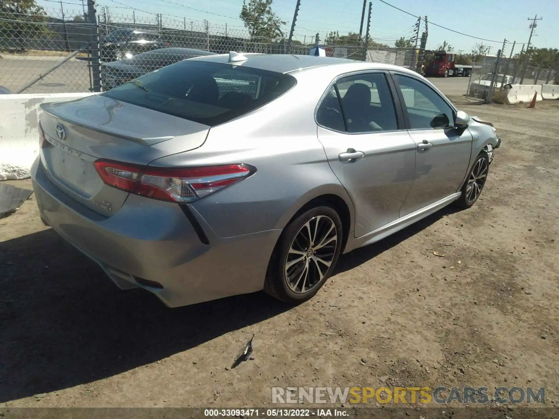 4 Photograph of a damaged car 4T1G31AK8LU542497 TOYOTA CAMRY 2020