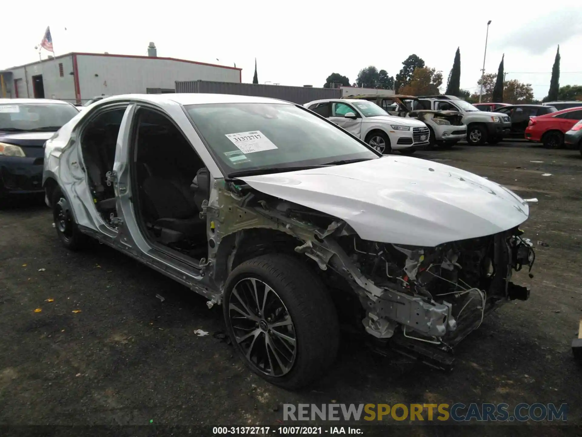 1 Photograph of a damaged car 4T1G31AK8LU543116 TOYOTA CAMRY 2020