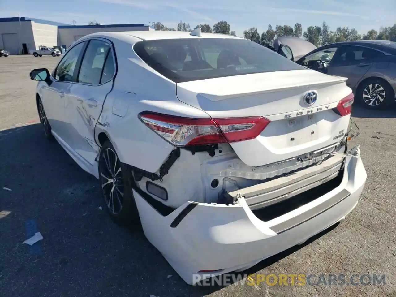 3 Photograph of a damaged car 4T1G31AK9LU518502 TOYOTA CAMRY 2020