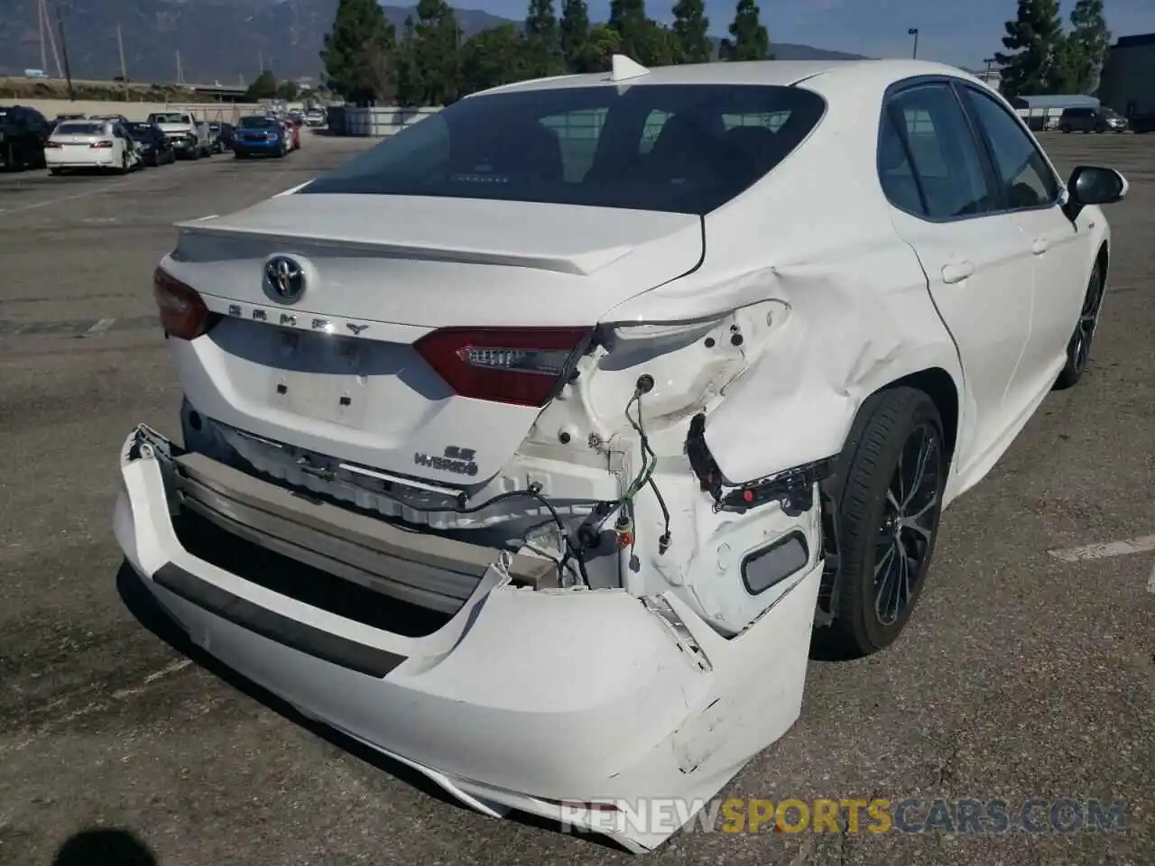 4 Photograph of a damaged car 4T1G31AK9LU518502 TOYOTA CAMRY 2020