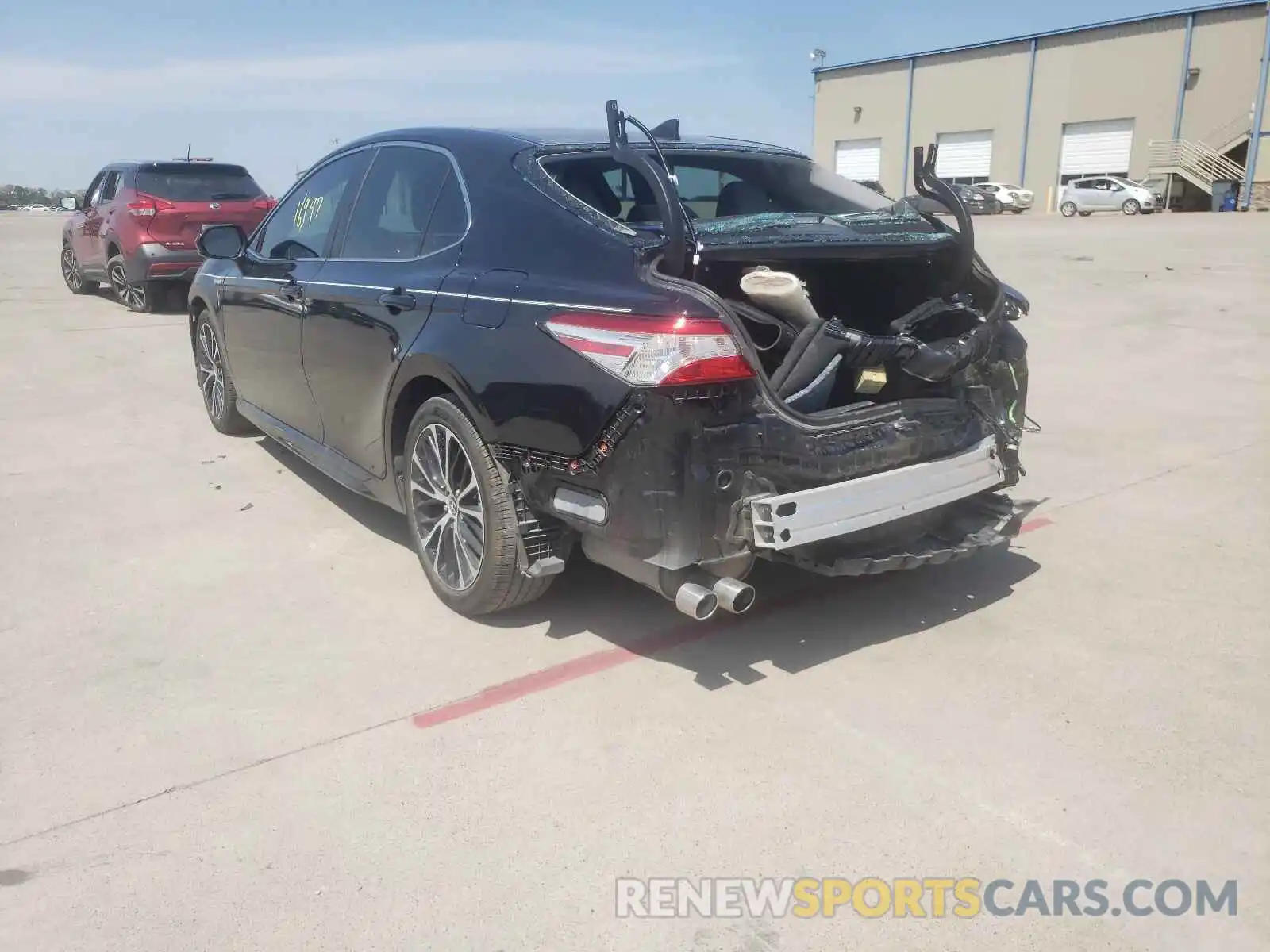 3 Photograph of a damaged car 4T1G31AK9LU534697 TOYOTA CAMRY 2020