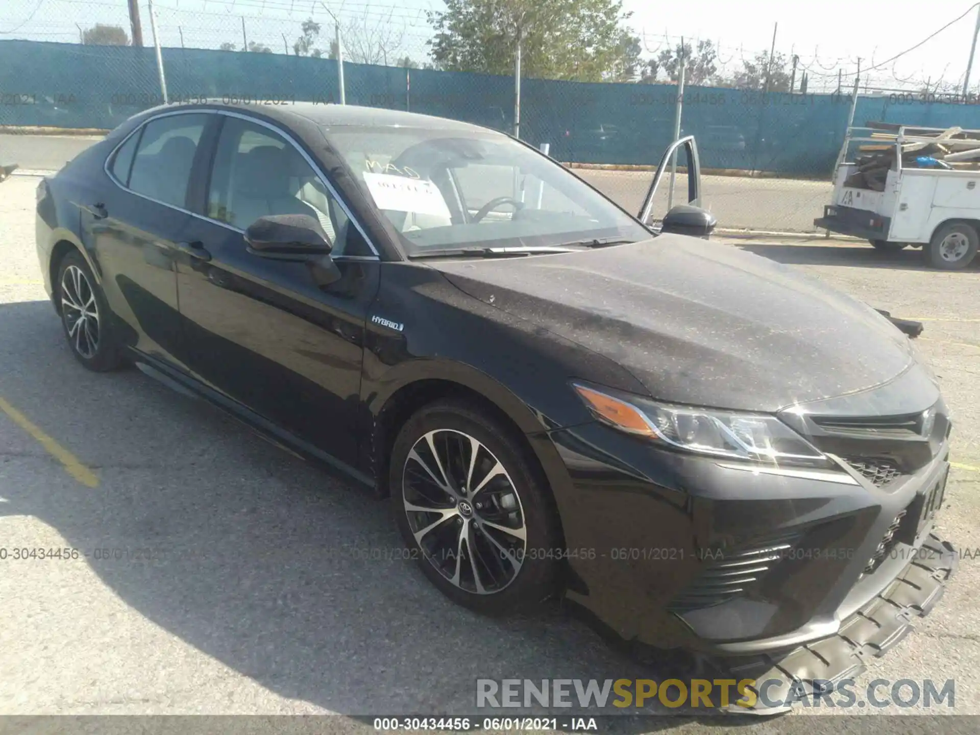 1 Photograph of a damaged car 4T1G31AKXLU009860 TOYOTA CAMRY 2020