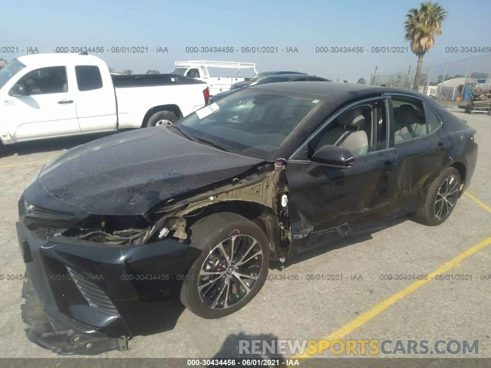 2 Photograph of a damaged car 4T1G31AKXLU009860 TOYOTA CAMRY 2020