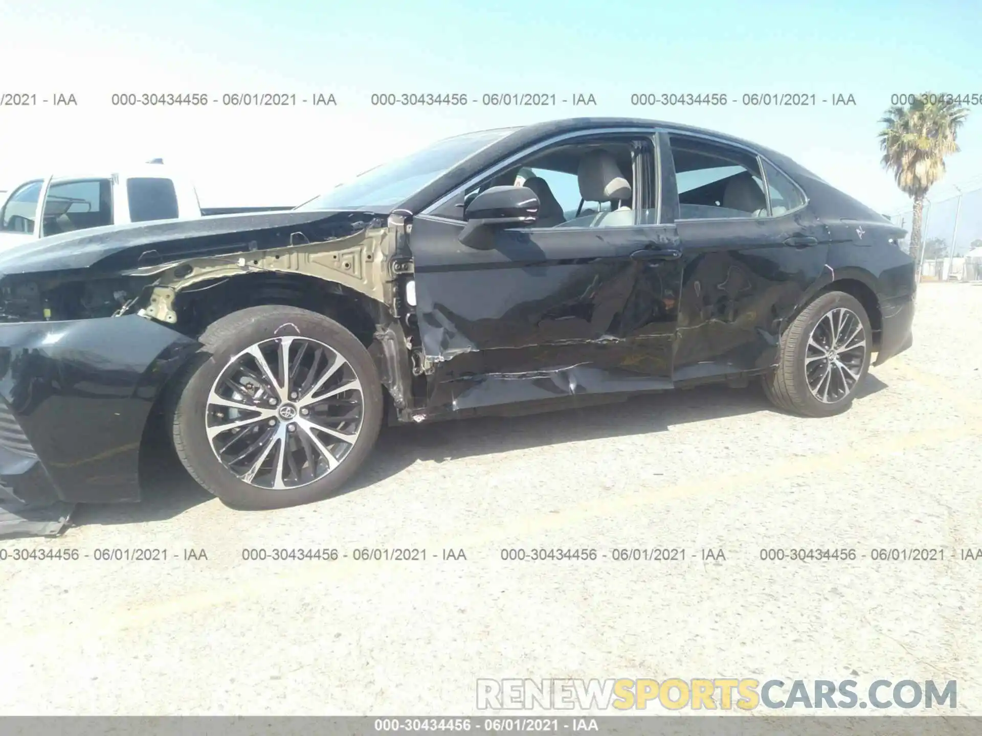 6 Photograph of a damaged car 4T1G31AKXLU009860 TOYOTA CAMRY 2020