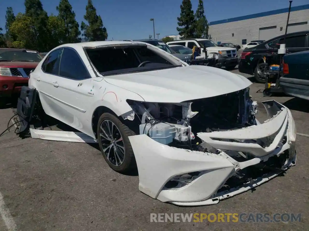 1 Photograph of a damaged car 4T1G31AKXLU010135 TOYOTA CAMRY 2020