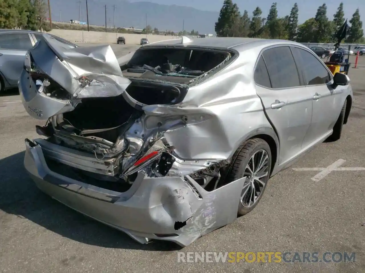 4 Photograph of a damaged car 4T1G31AKXLU011026 TOYOTA CAMRY 2020