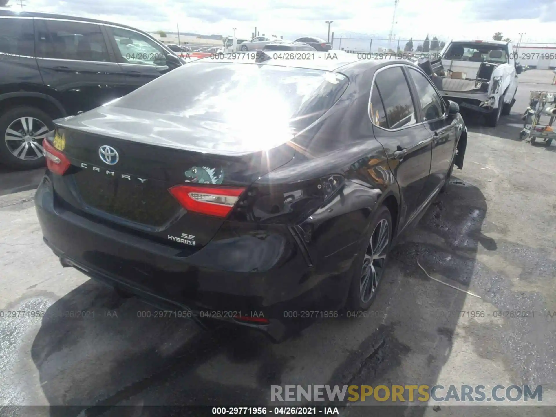 4 Photograph of a damaged car 4T1G31AKXLU537446 TOYOTA CAMRY 2020