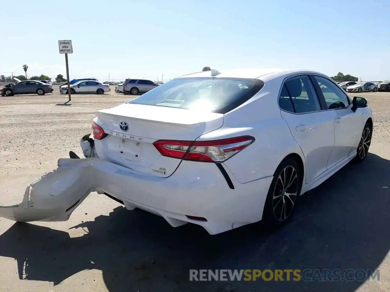 4 Photograph of a damaged car 4T1G31AKXLU542517 TOYOTA CAMRY 2020