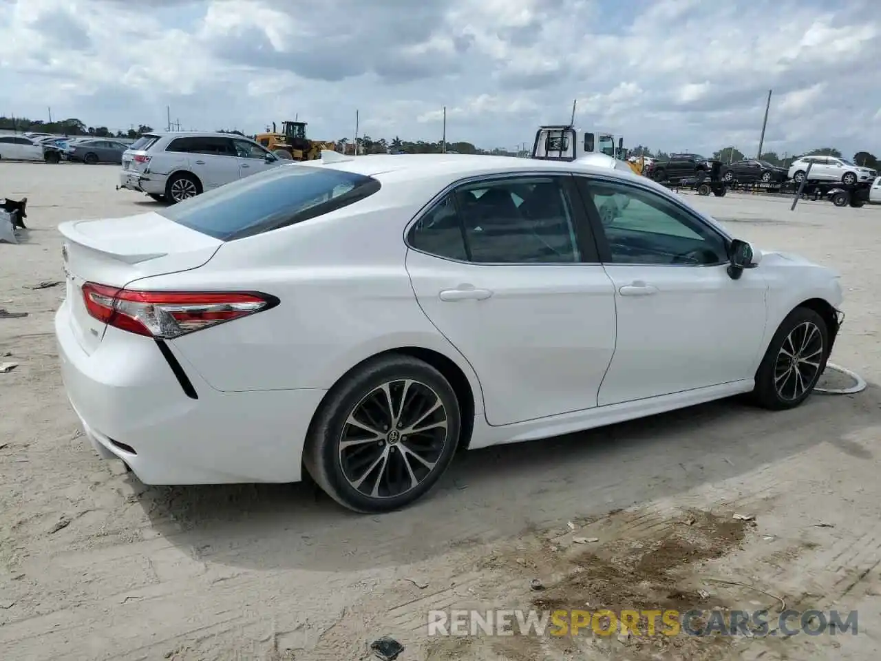 3 Photograph of a damaged car 4T1J11AK0LU508226 TOYOTA CAMRY 2020