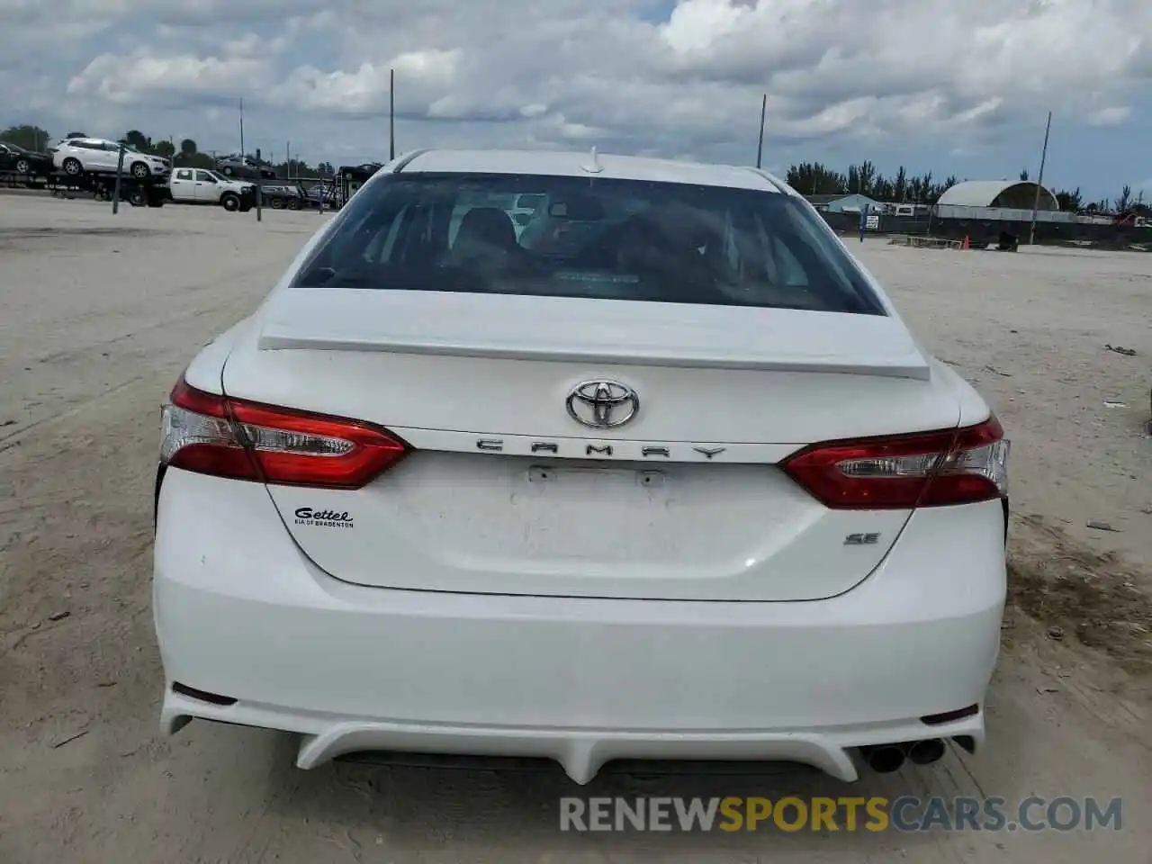 6 Photograph of a damaged car 4T1J11AK0LU508226 TOYOTA CAMRY 2020