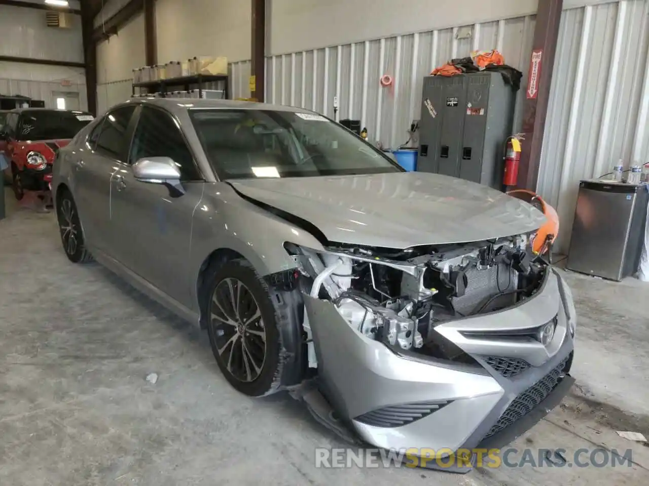 1 Photograph of a damaged car 4T1J11AK1LU370647 TOYOTA CAMRY 2020