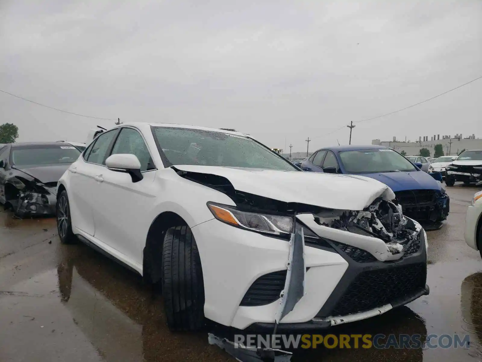 1 Photograph of a damaged car 4T1J11AK2LU935519 TOYOTA CAMRY 2020