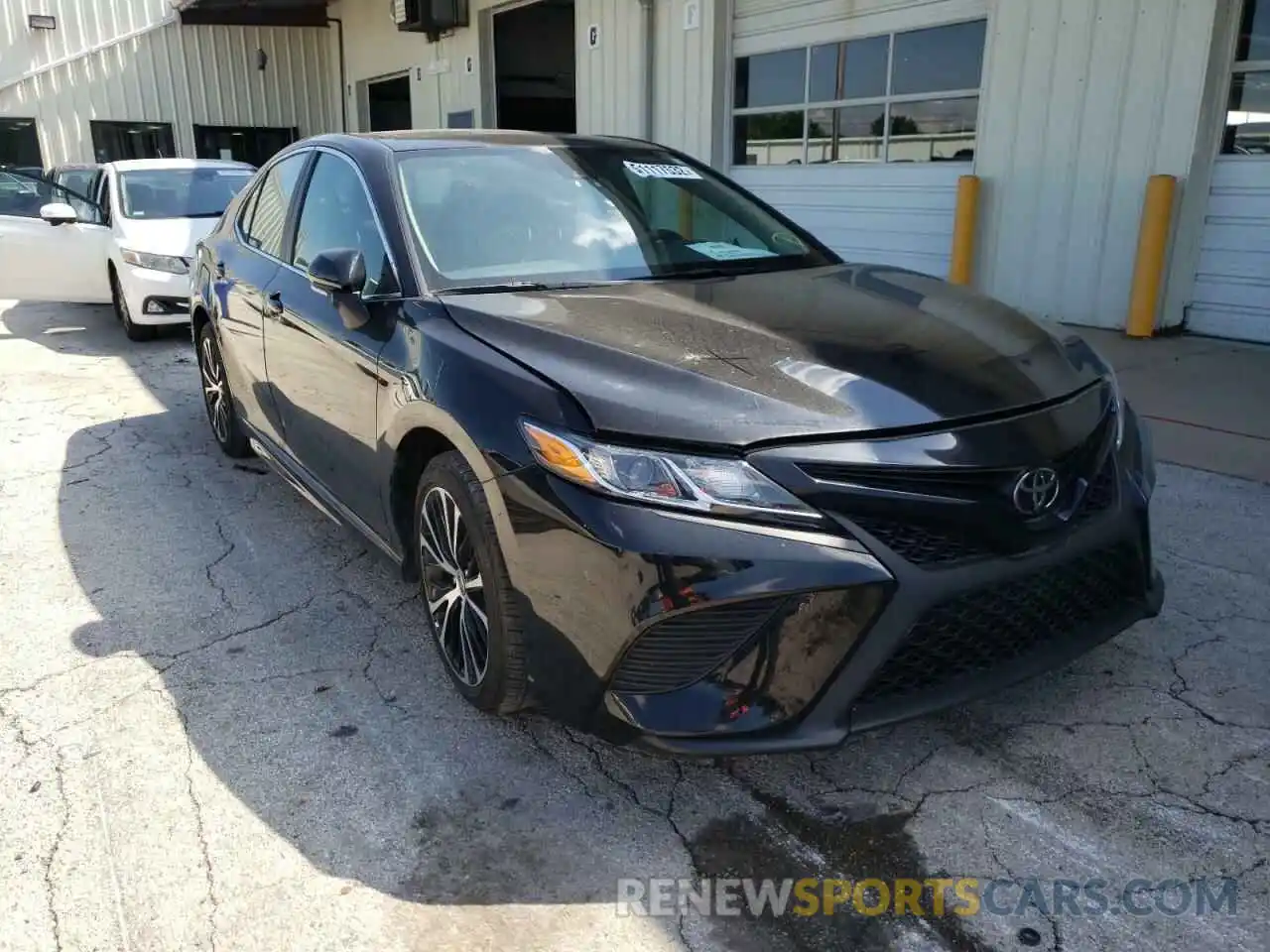 1 Photograph of a damaged car 4T1J11AK3LU388129 TOYOTA CAMRY 2020