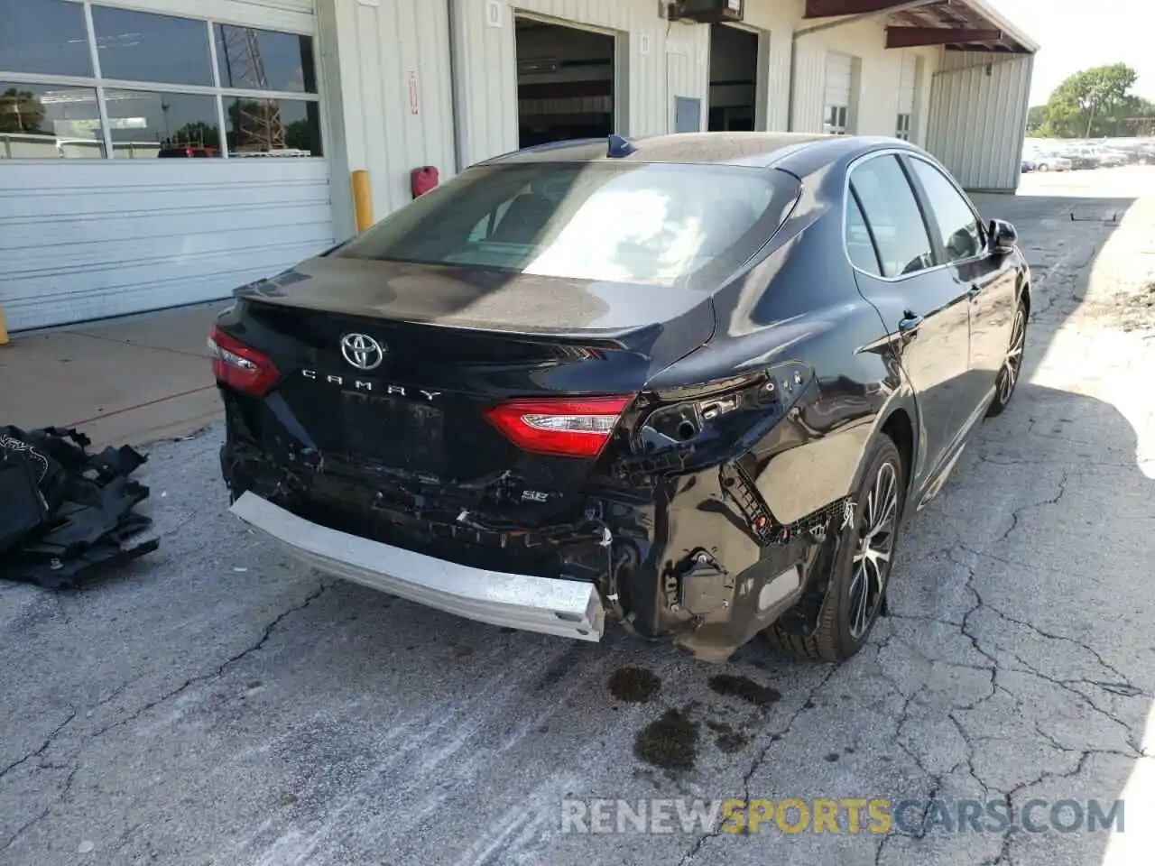 4 Photograph of a damaged car 4T1J11AK3LU388129 TOYOTA CAMRY 2020