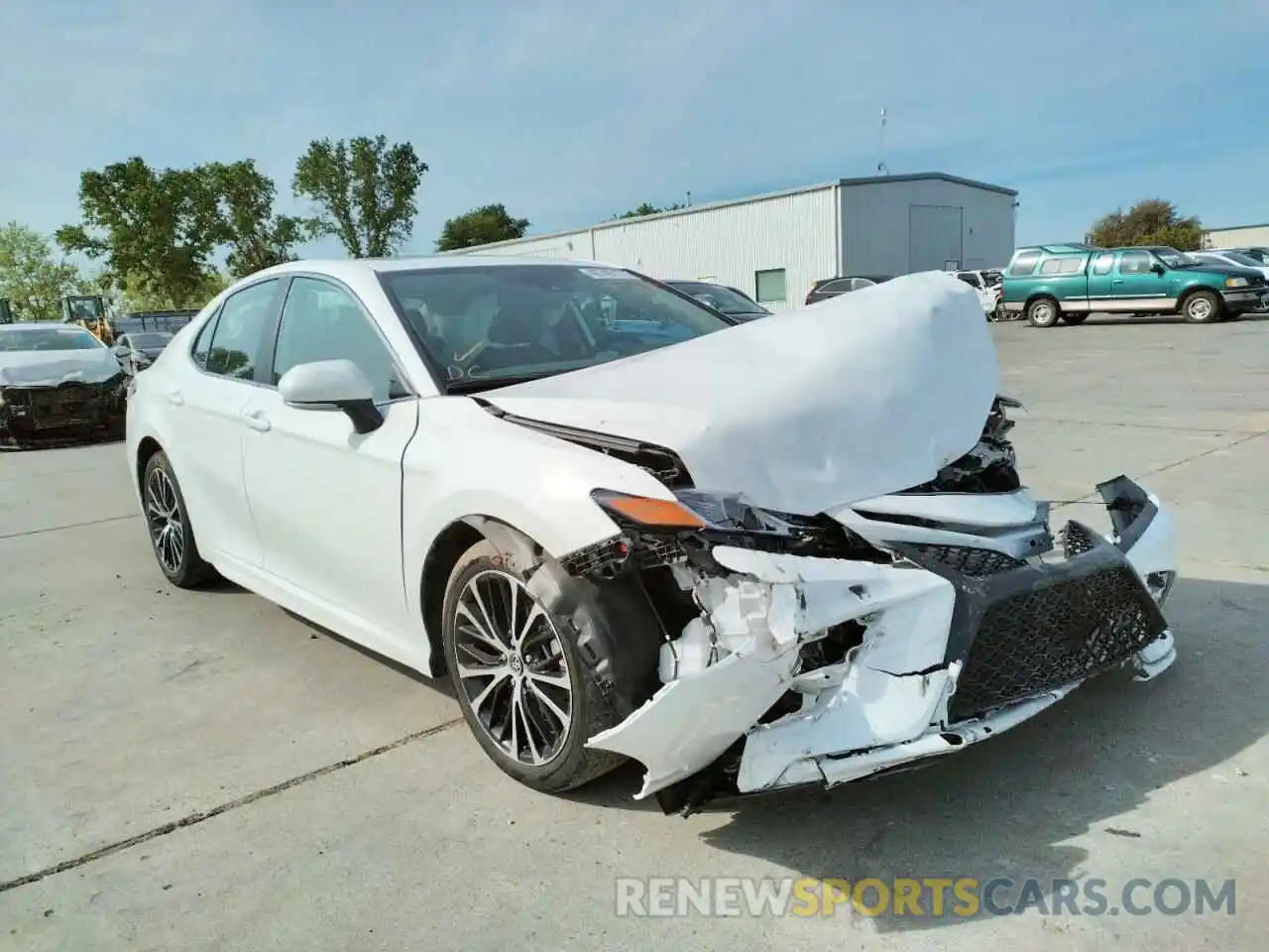 1 Photograph of a damaged car 4T1J11AK3LU884810 TOYOTA CAMRY 2020