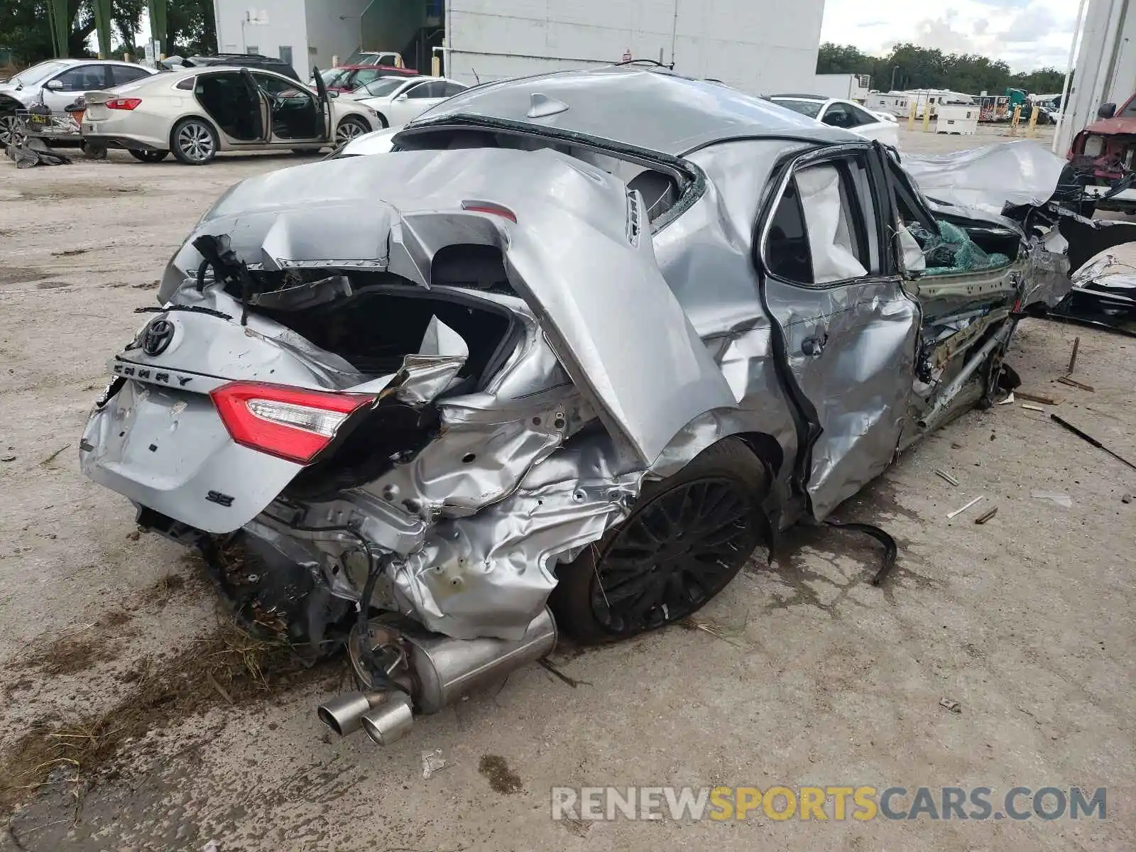 4 Photograph of a damaged car 4T1J11AK6LU922143 TOYOTA CAMRY 2020