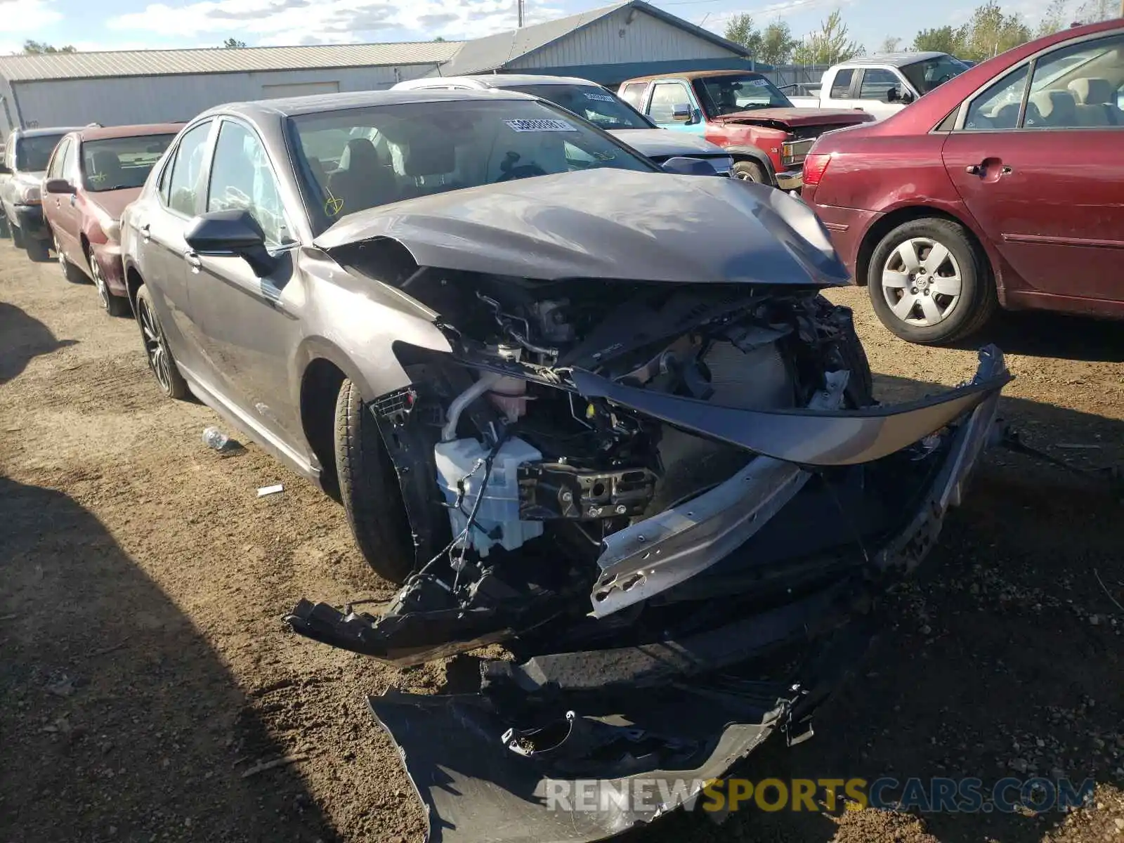 1 Photograph of a damaged car 4T1J11AK7LU335496 TOYOTA CAMRY 2020