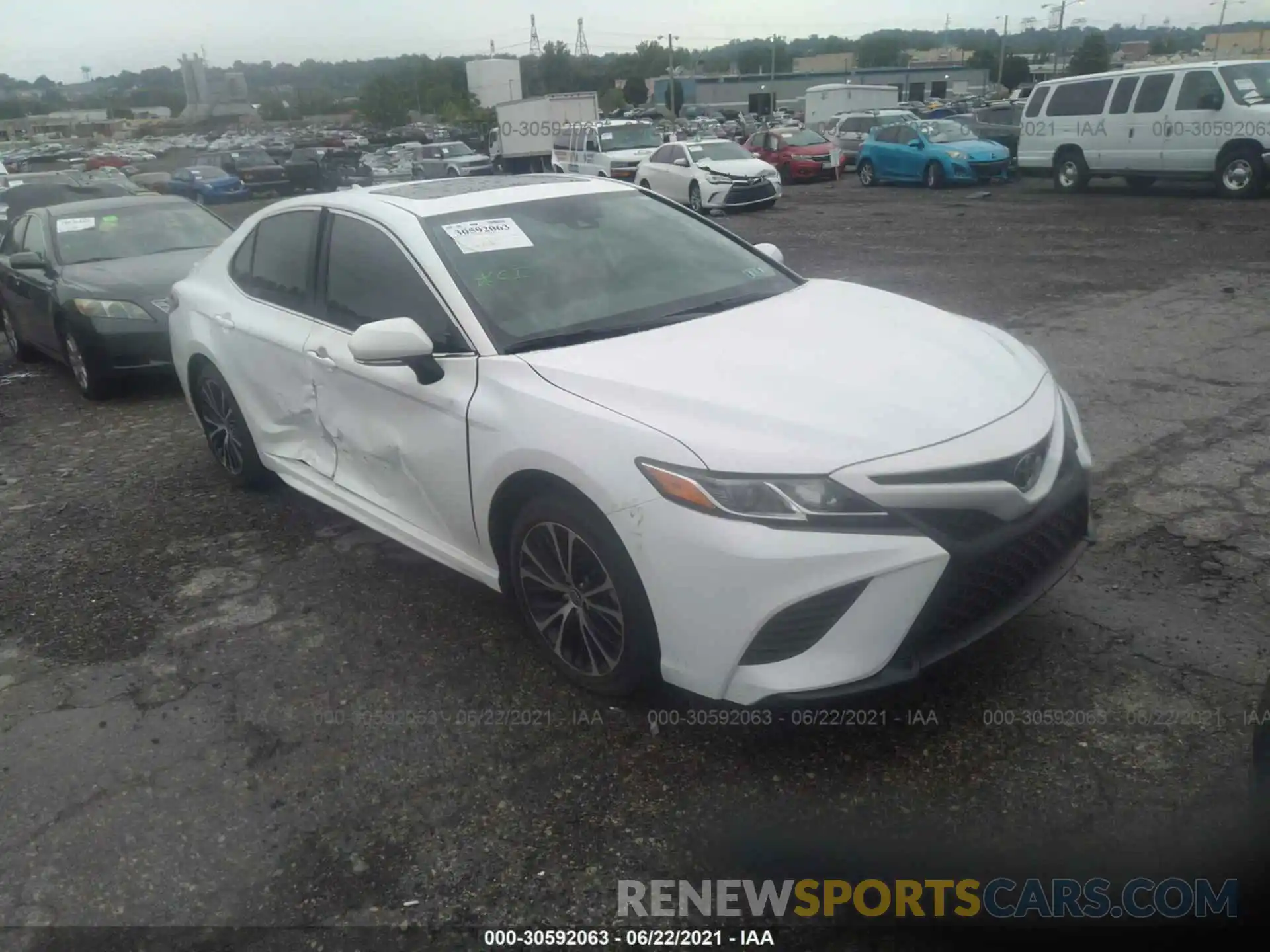 1 Photograph of a damaged car 4T1J11AK8LU949084 TOYOTA CAMRY 2020