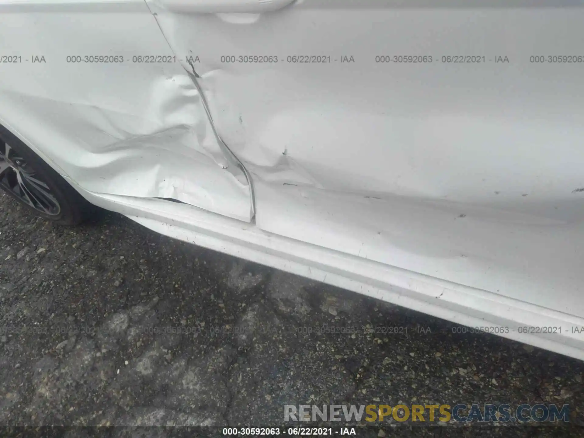 6 Photograph of a damaged car 4T1J11AK8LU949084 TOYOTA CAMRY 2020