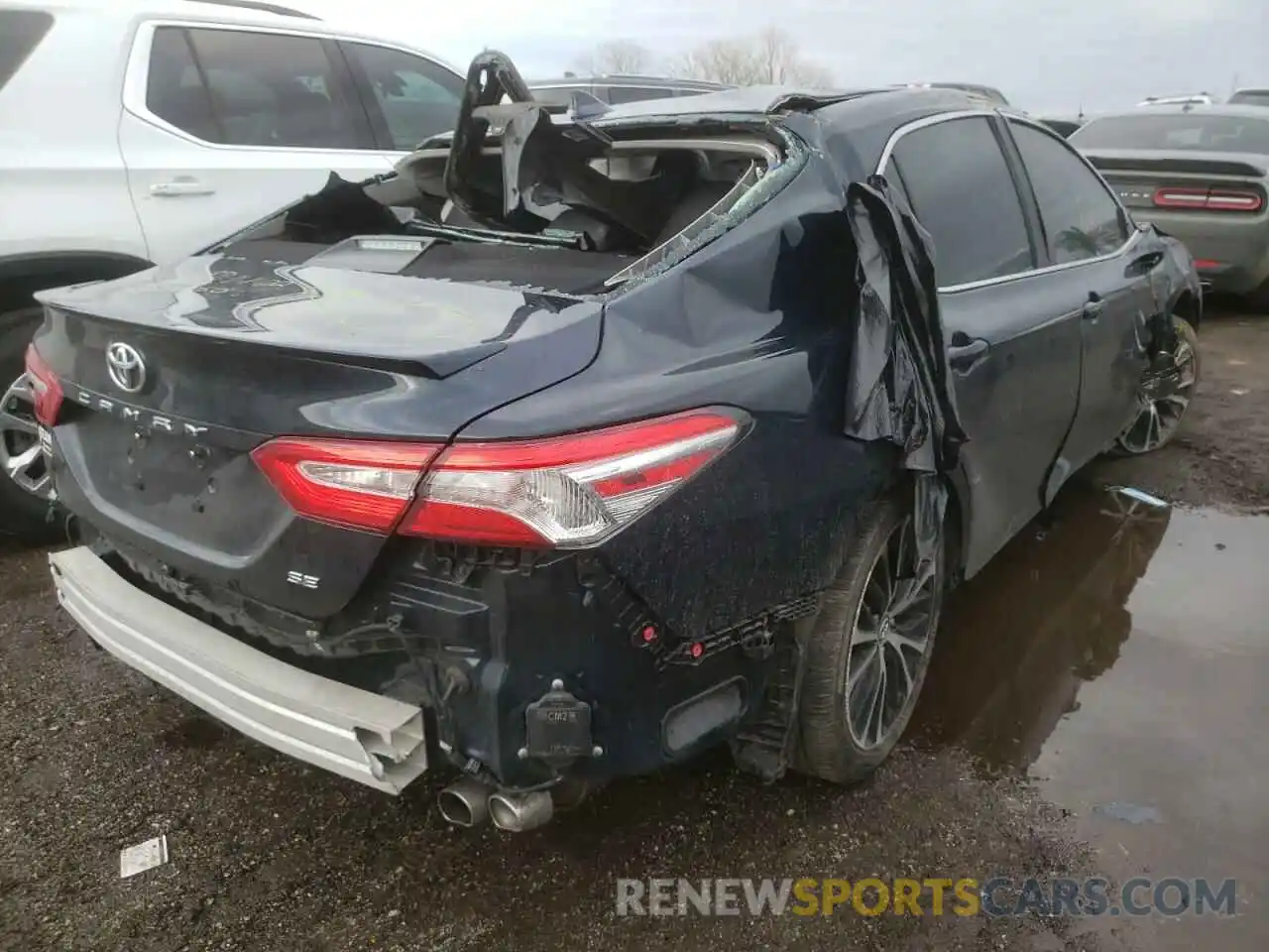 4 Photograph of a damaged car 4T1J11AK9LU891244 TOYOTA CAMRY 2020