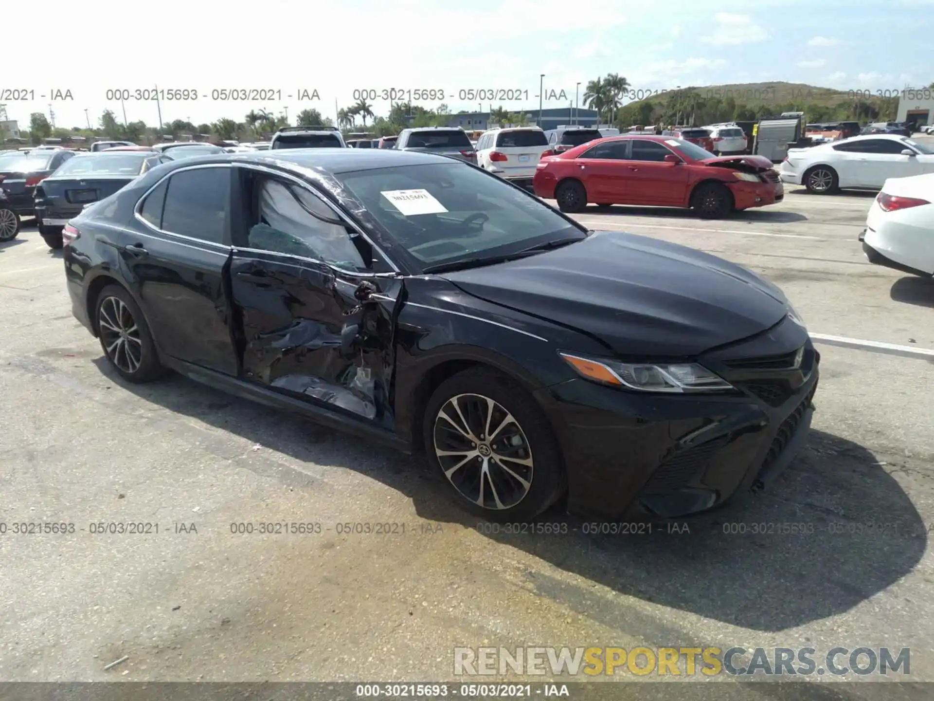 1 Photograph of a damaged car 4T1J11AK9LU985320 TOYOTA CAMRY 2020