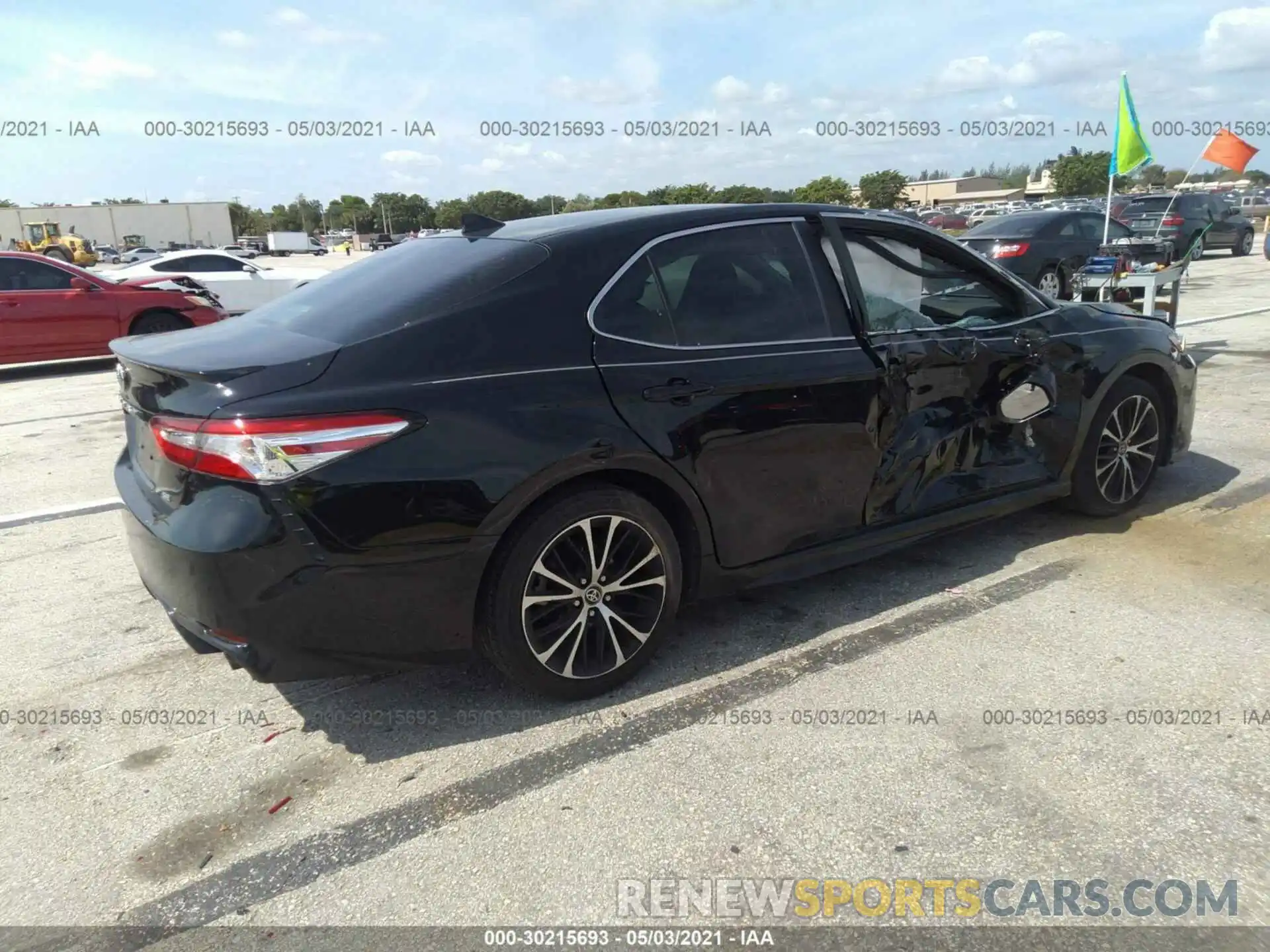 4 Photograph of a damaged car 4T1J11AK9LU985320 TOYOTA CAMRY 2020