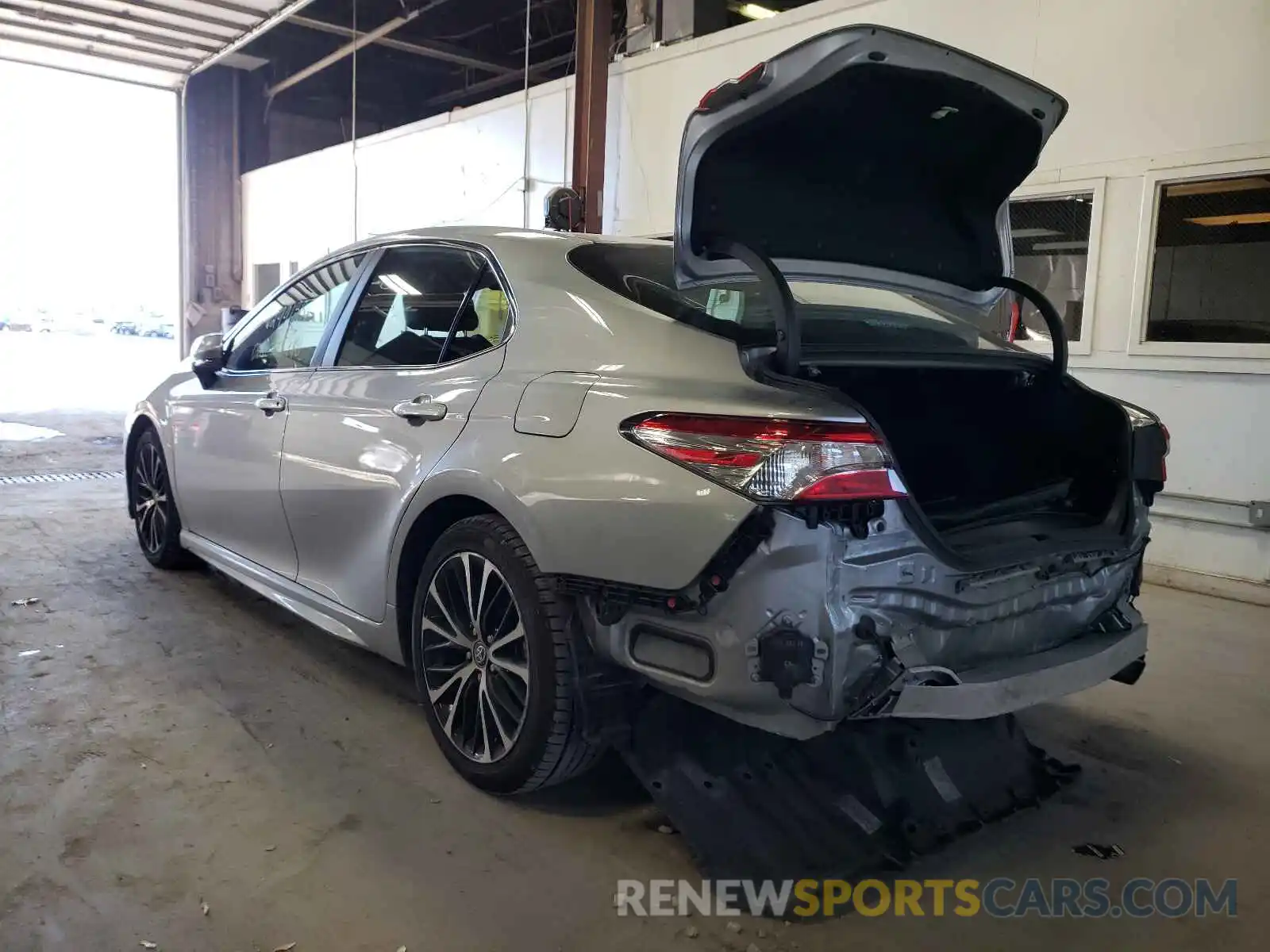 3 Photograph of a damaged car 4T1J11BK5LU011719 TOYOTA CAMRY 2020