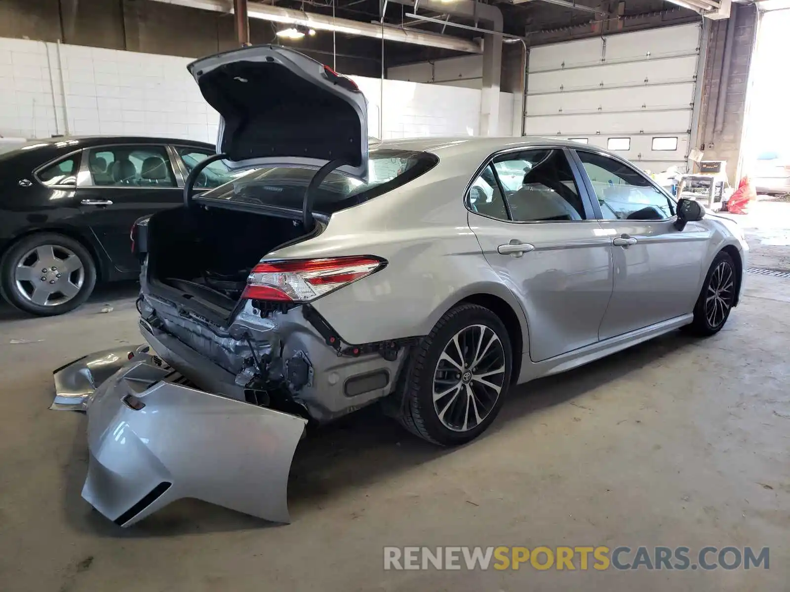 4 Photograph of a damaged car 4T1J11BK5LU011719 TOYOTA CAMRY 2020