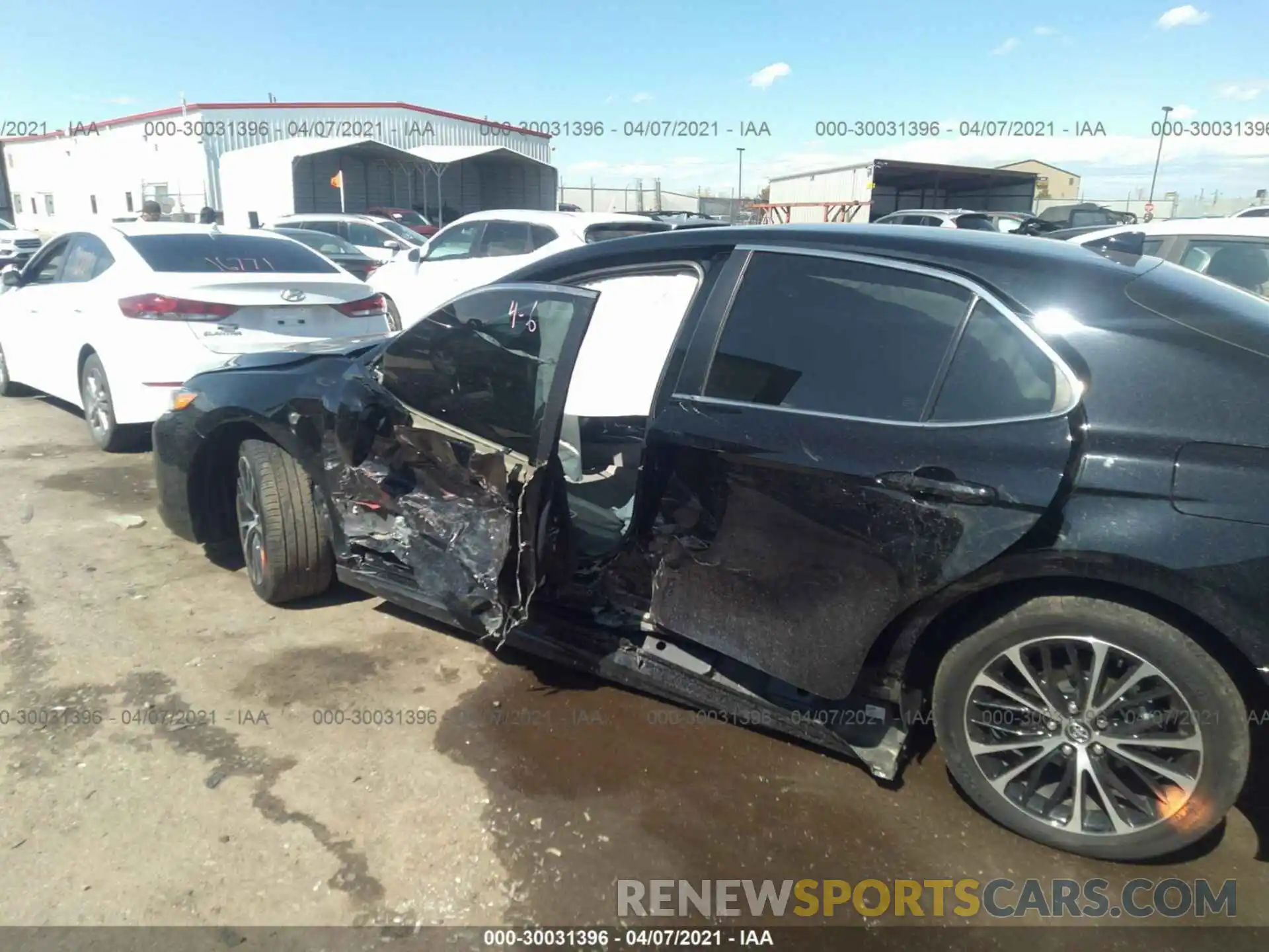 6 Photograph of a damaged car 4T1J31AK0LU522833 TOYOTA CAMRY 2020