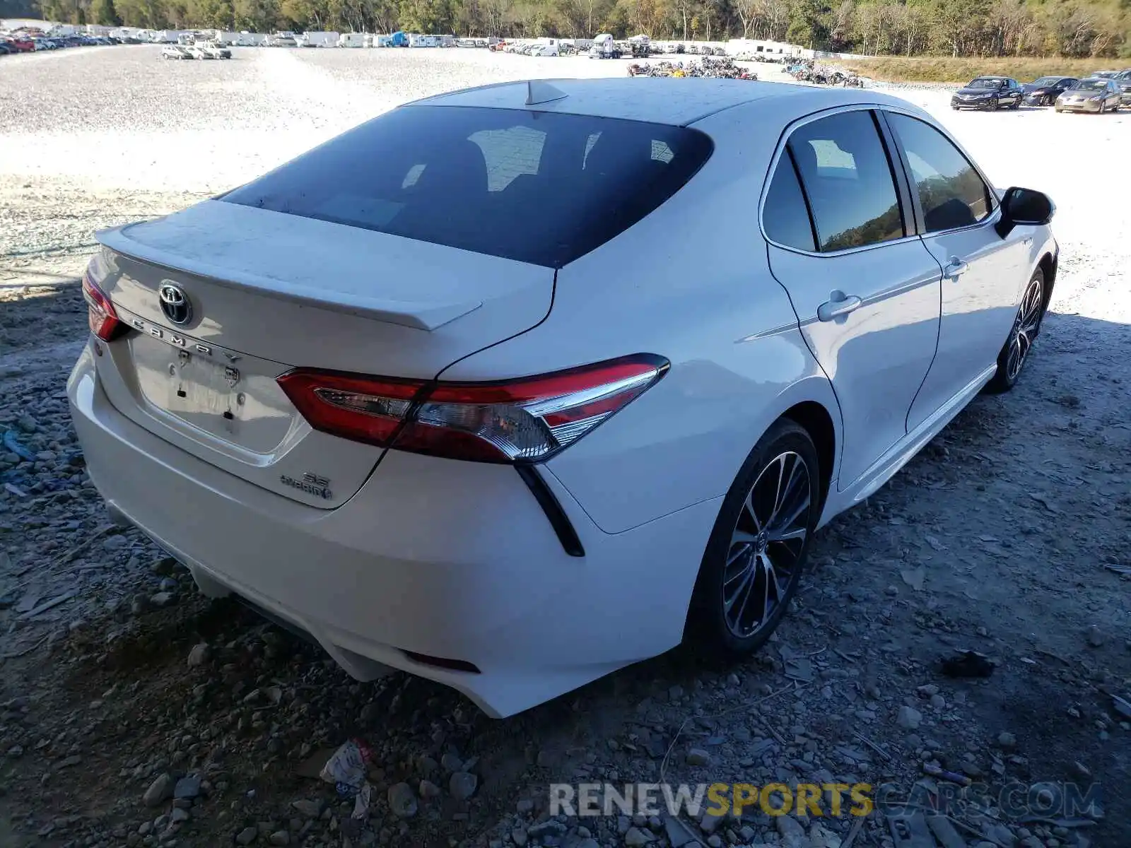 4 Photograph of a damaged car 4T1J31AK0LU524761 TOYOTA CAMRY 2020