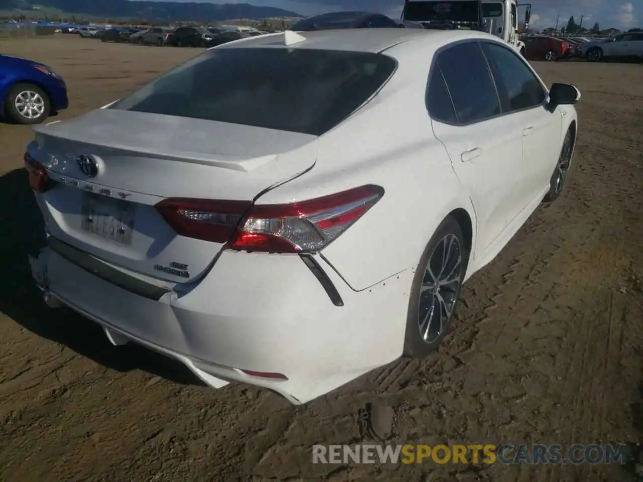 4 Photograph of a damaged car 4T1J31AK0LU535887 TOYOTA CAMRY 2020