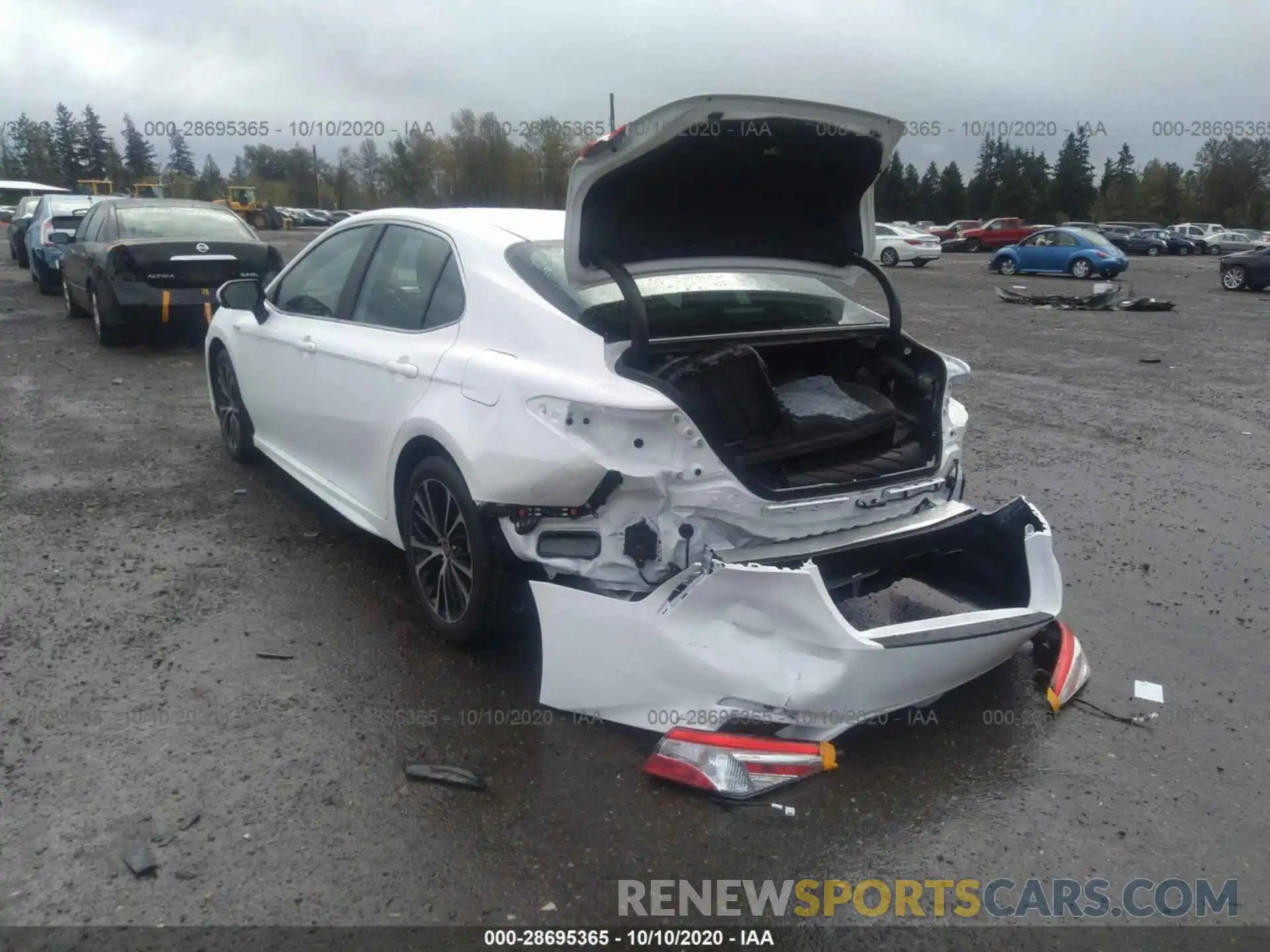 3 Photograph of a damaged car 4T1J31AK0LU536098 TOYOTA CAMRY 2020