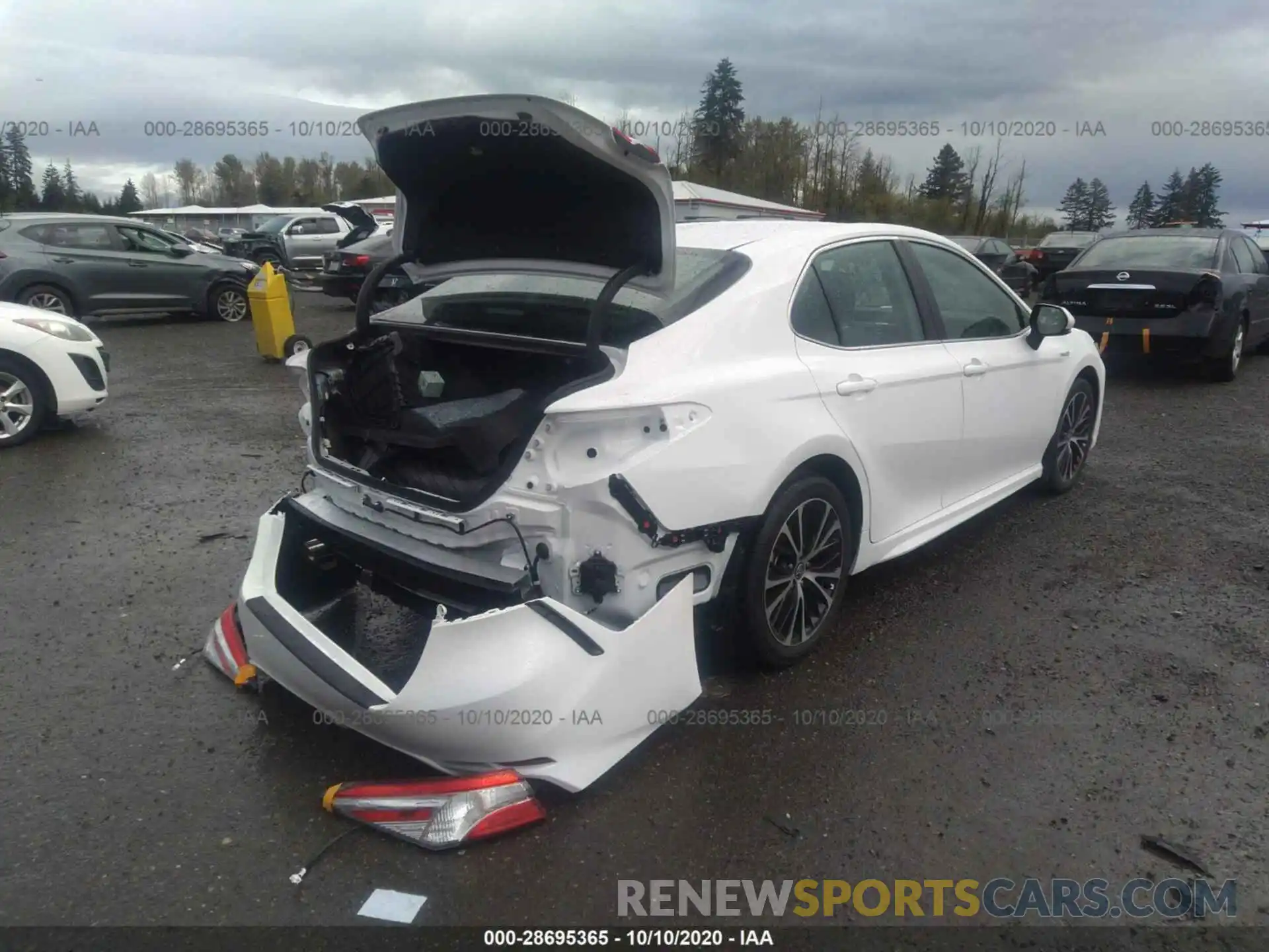 4 Photograph of a damaged car 4T1J31AK0LU536098 TOYOTA CAMRY 2020