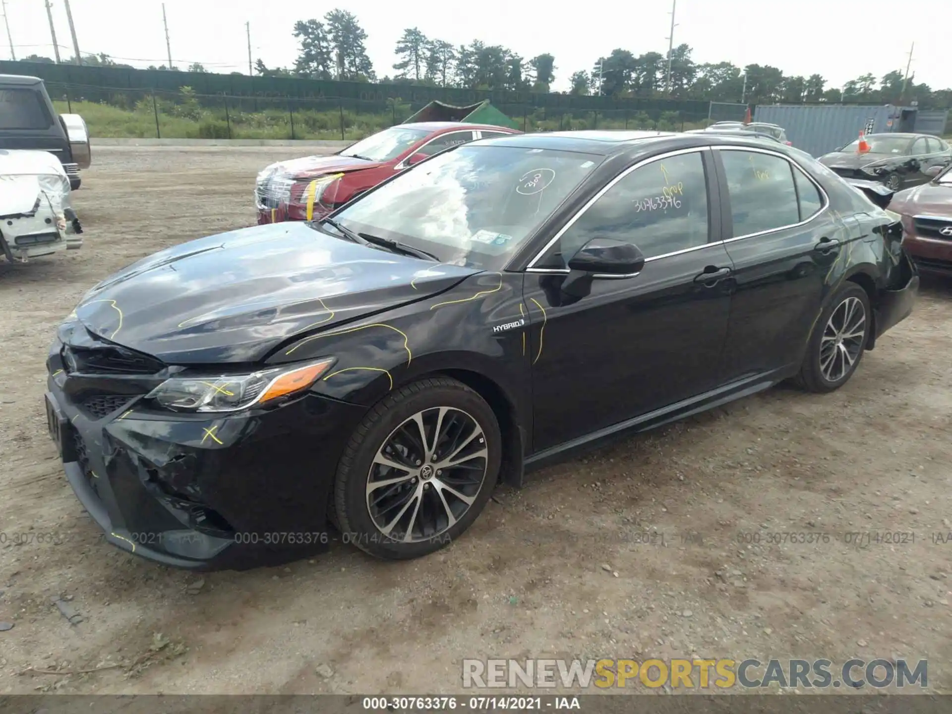 2 Photograph of a damaged car 4T1J31AK0LU541544 TOYOTA CAMRY 2020