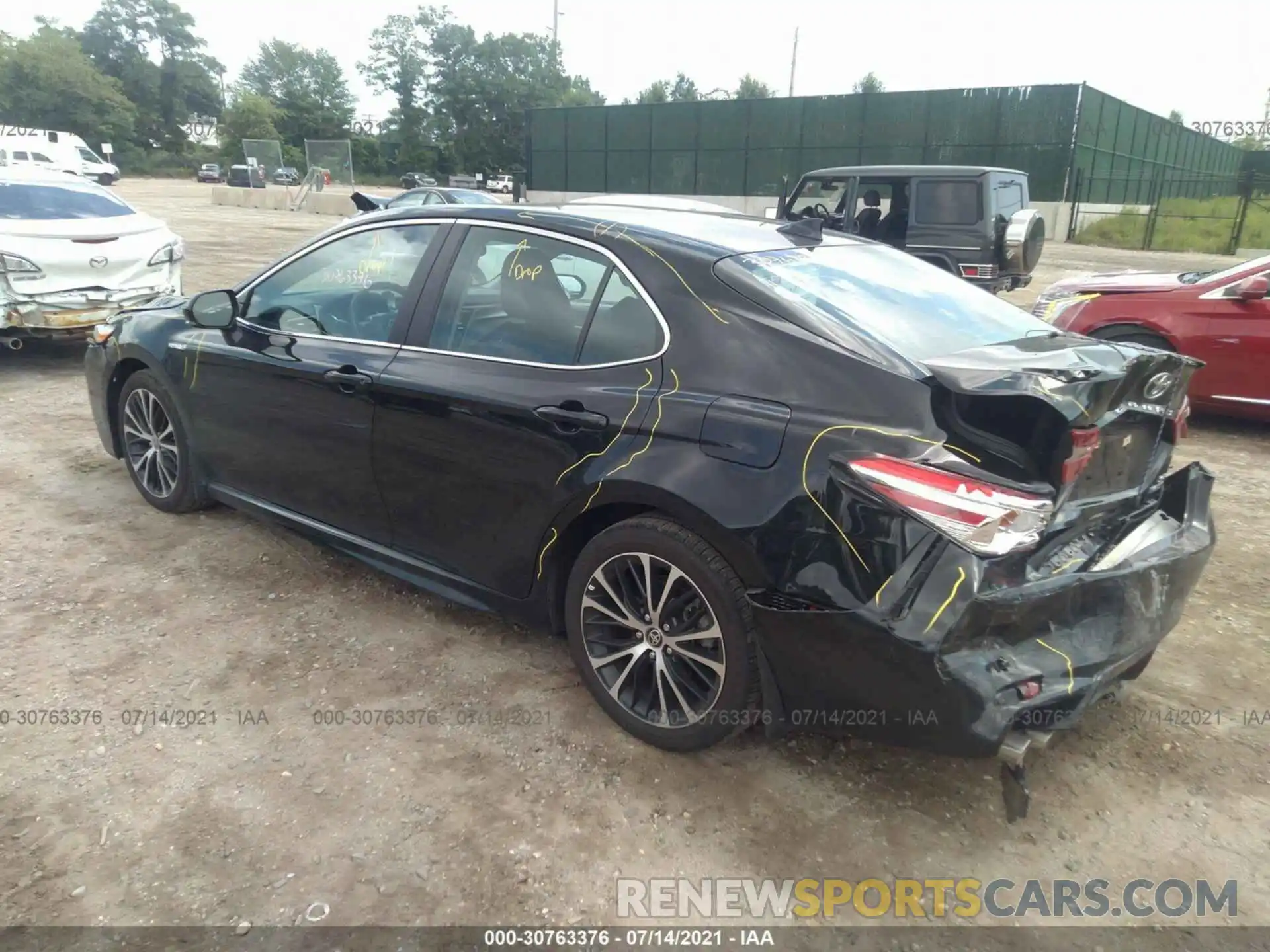 3 Photograph of a damaged car 4T1J31AK0LU541544 TOYOTA CAMRY 2020