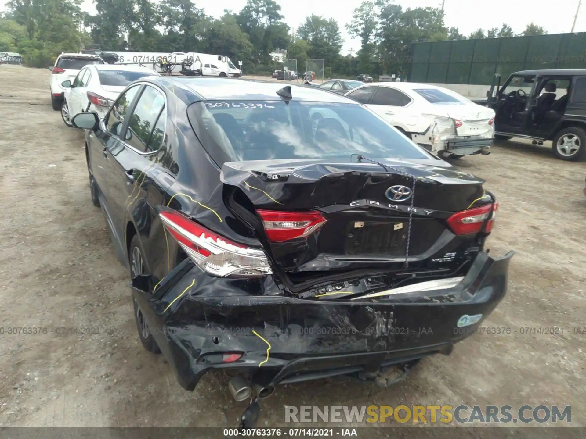 6 Photograph of a damaged car 4T1J31AK0LU541544 TOYOTA CAMRY 2020