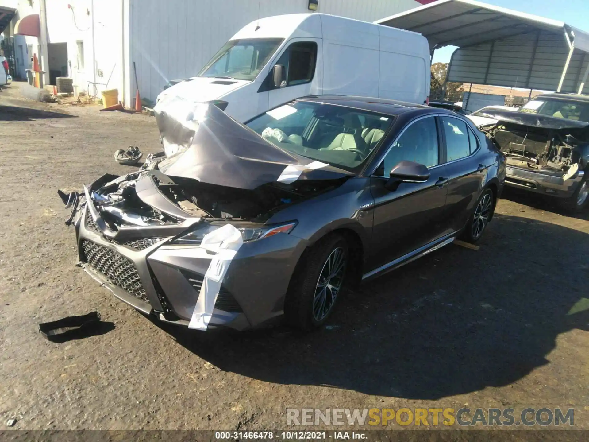 2 Photograph of a damaged car 4T1J31AK1LU015343 TOYOTA CAMRY 2020